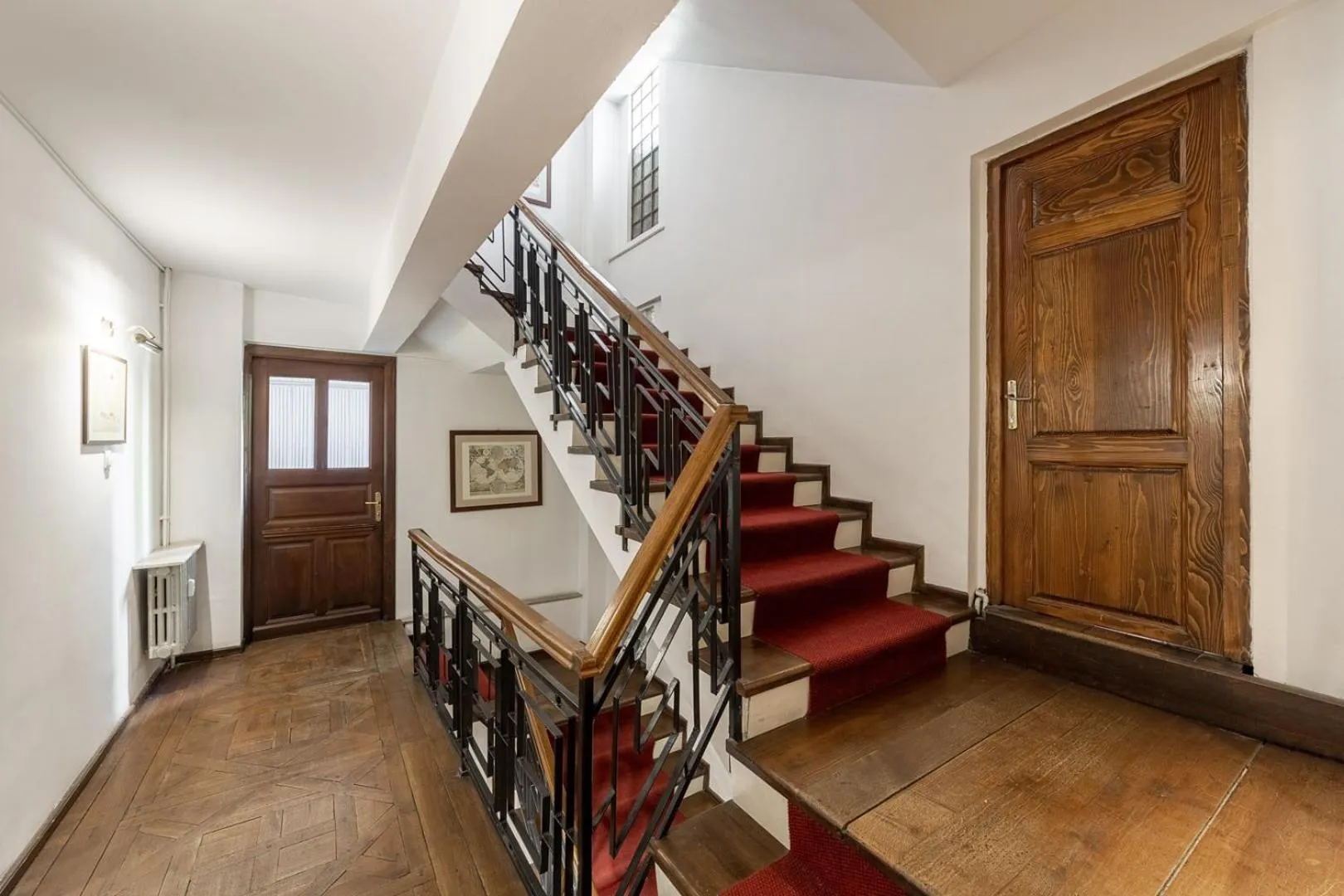 Lobby or reception in Arc de Triomphe by CityBookings