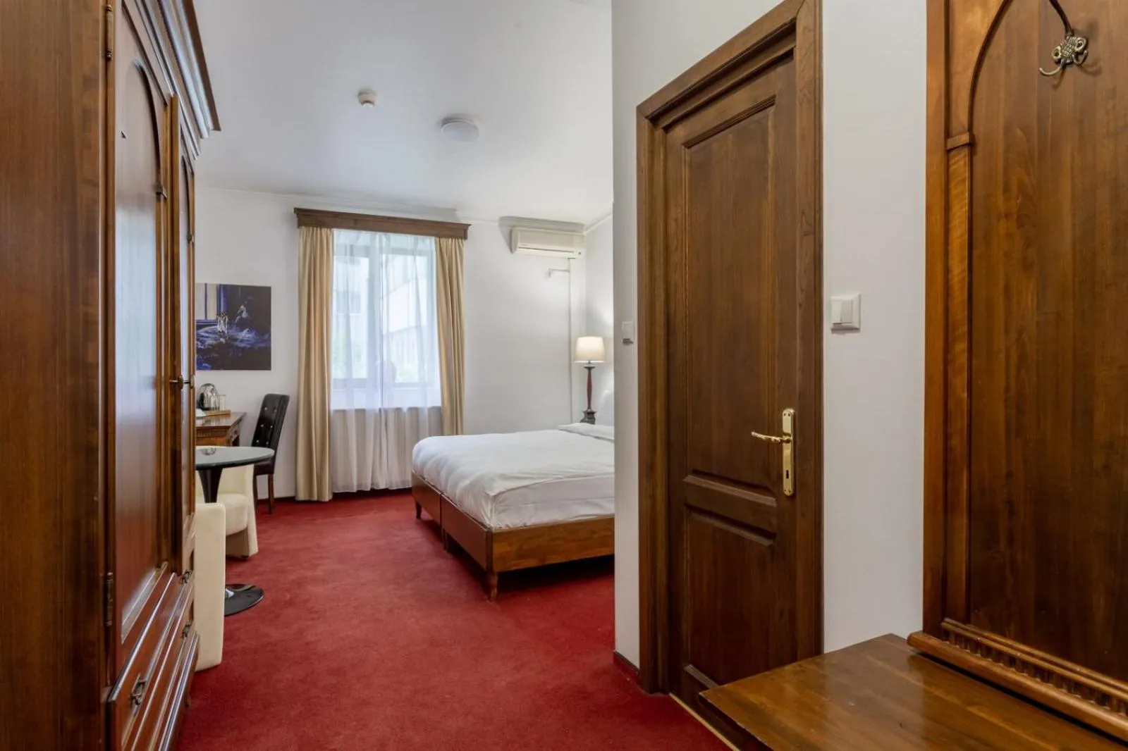 Photo of the whole room, Bed in Arc de Triomphe by CityBookings