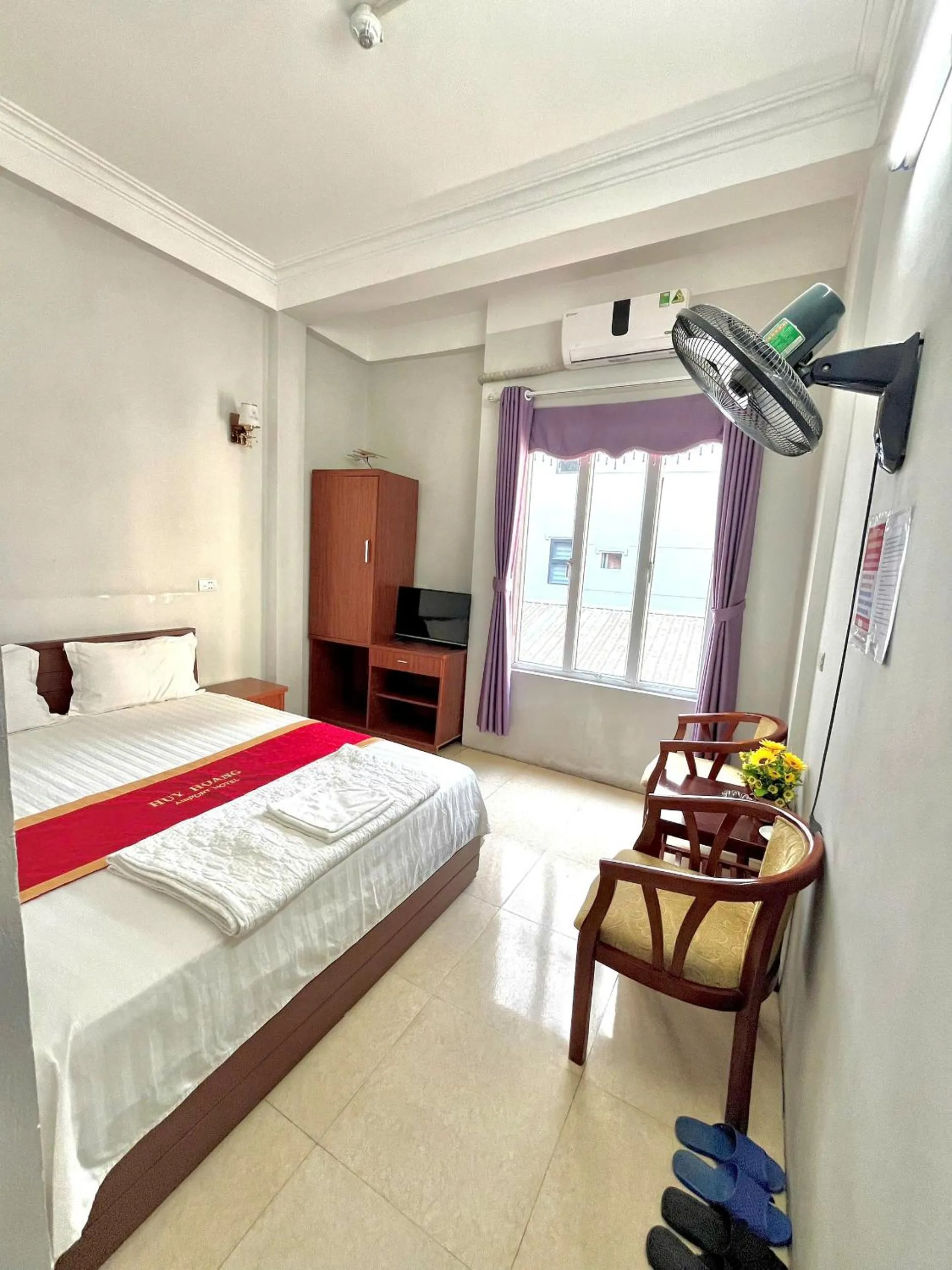 Bedroom, Bed in Huy Hoang Airport