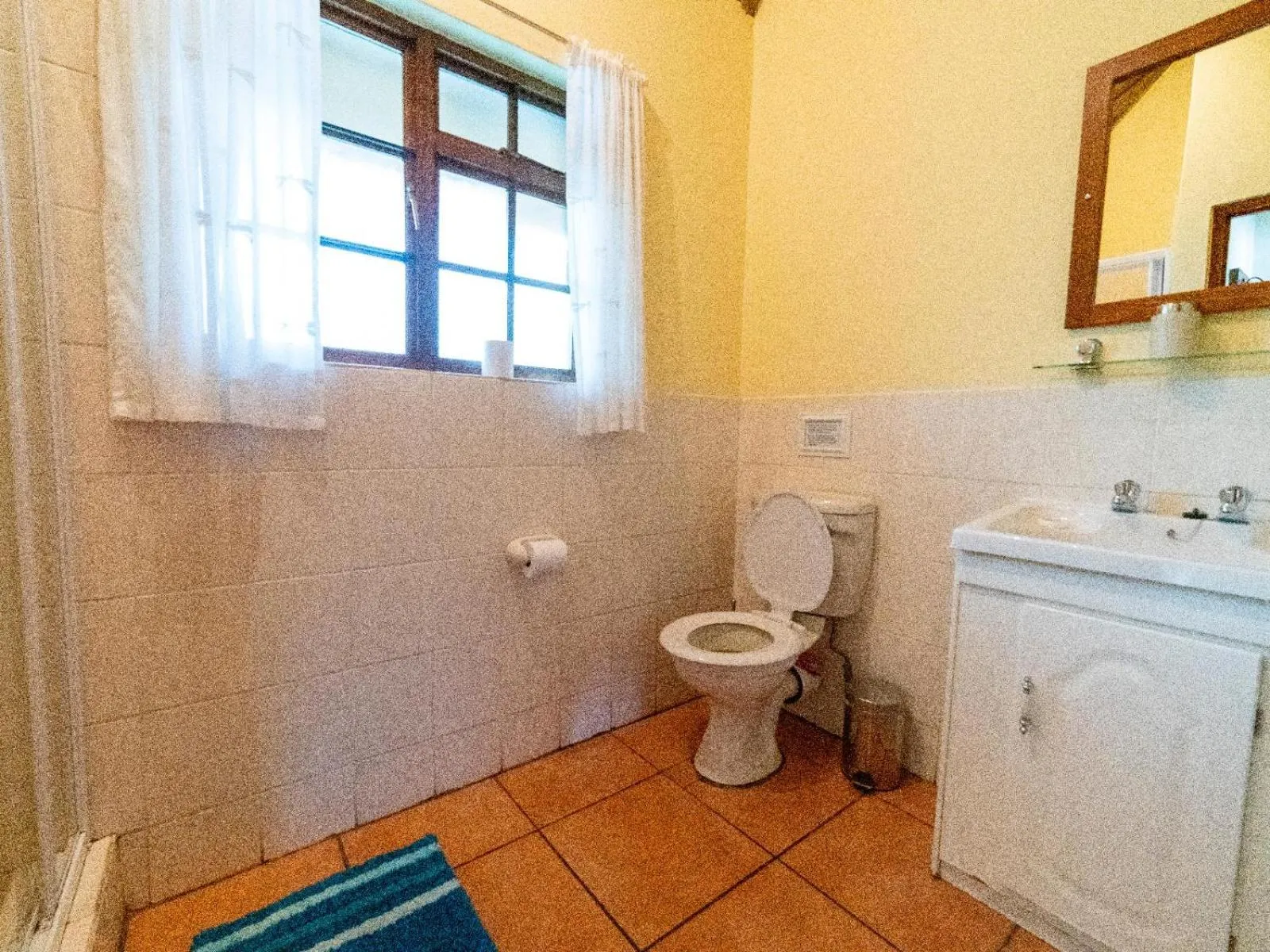 Shower in Lake Naverone Holiday Cottages