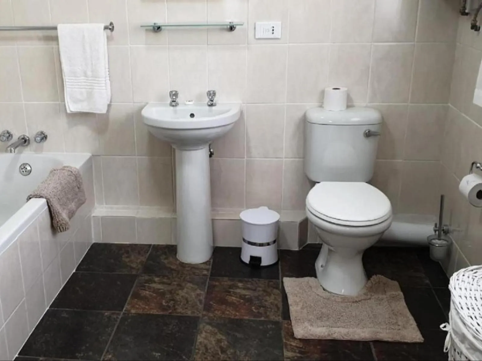 Toilet in Lake Naverone Holiday Cottages
