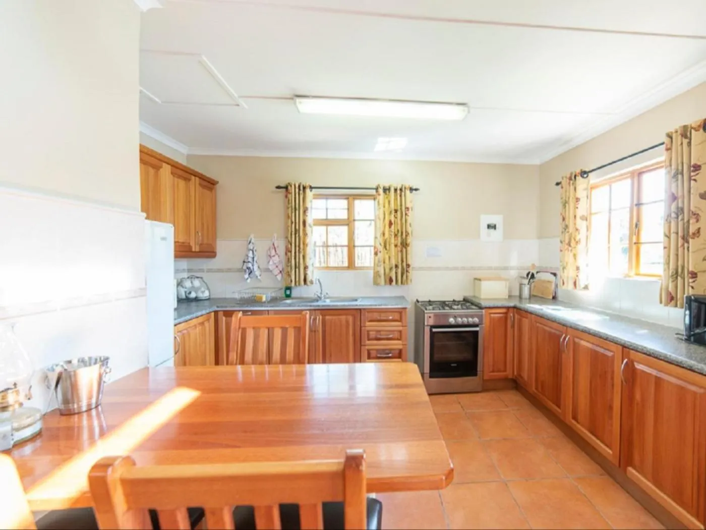 Kitchen or kitchenette in Lake Naverone Holiday Cottages