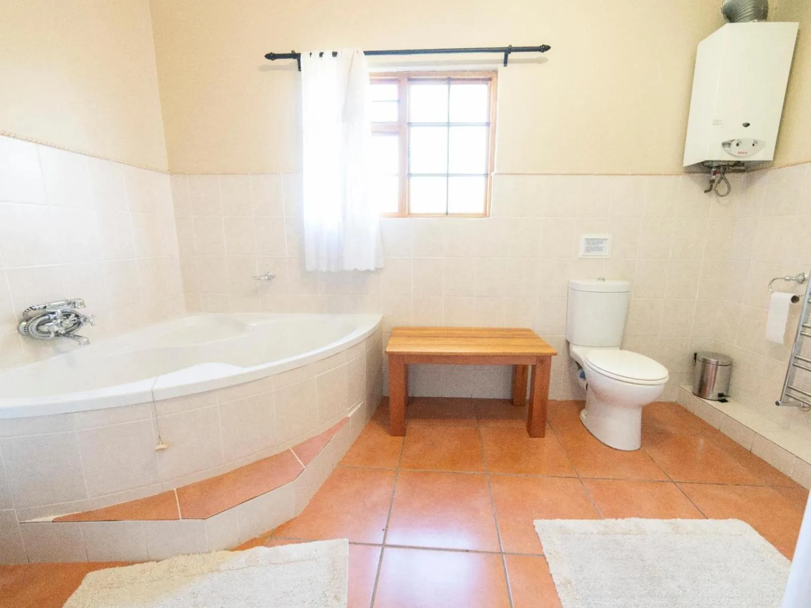Bathroom in Lake Naverone Holiday Cottages