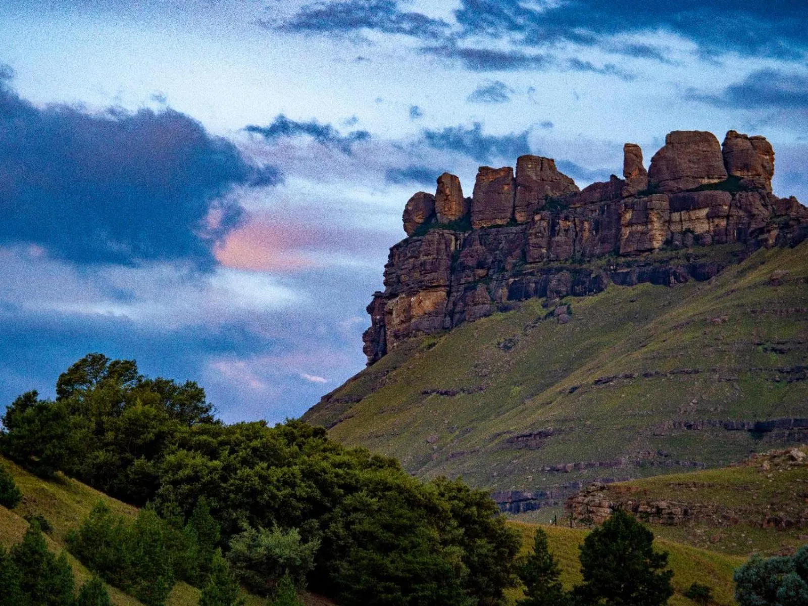 Mountain view in Lake Naverone Holiday Cottages