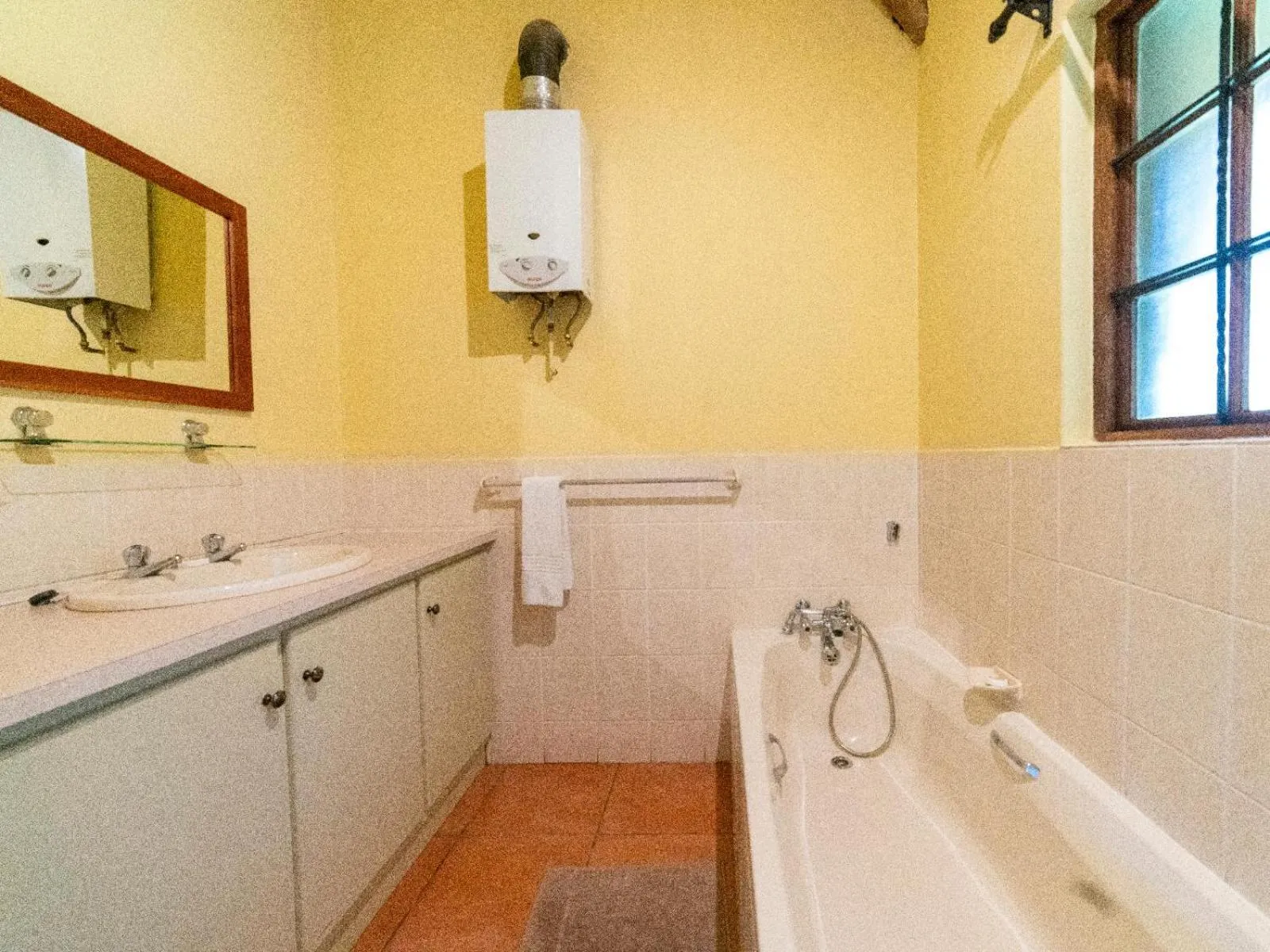Bathroom in Lake Naverone Holiday Cottages