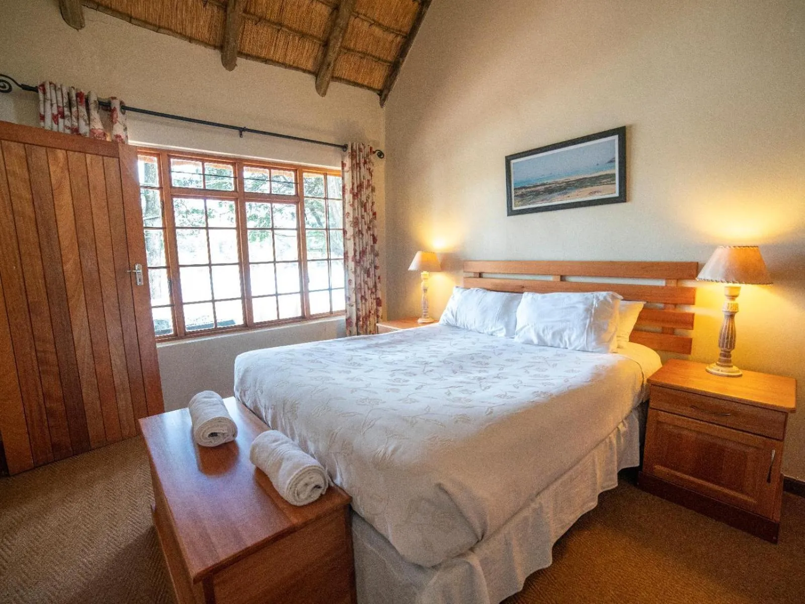Photo of the whole room, Bed in Lake Naverone Holiday Cottages