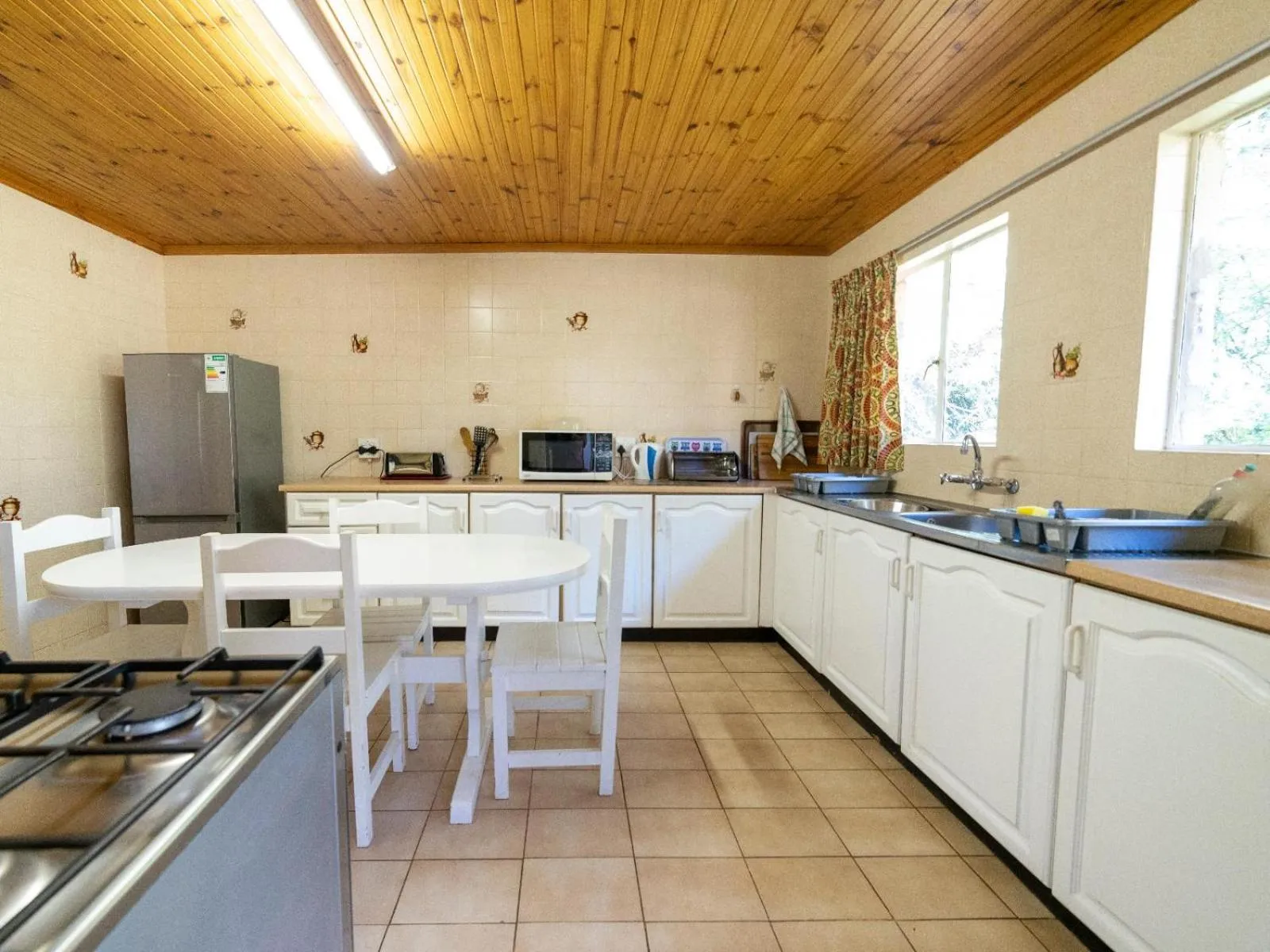 Kitchen or kitchenette in Lake Naverone Holiday Cottages