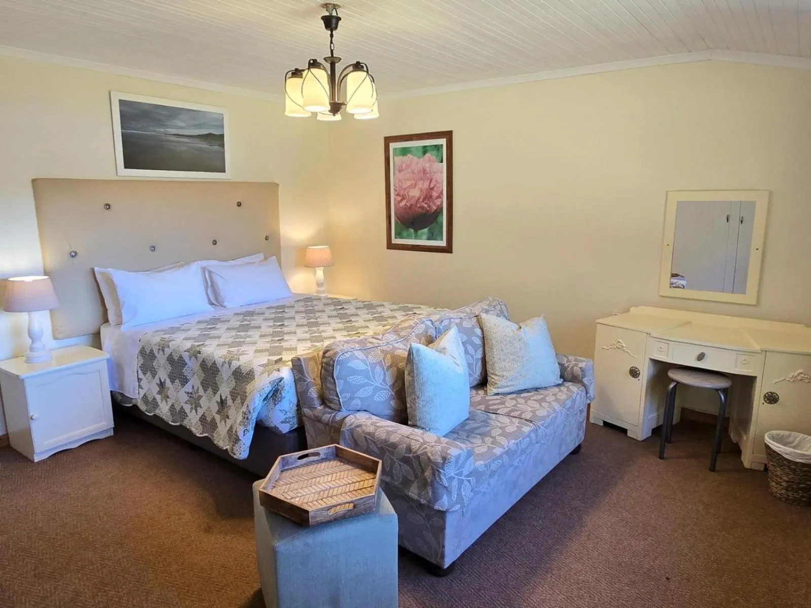 Photo of the whole room, Bed in Lake Naverone Holiday Cottages