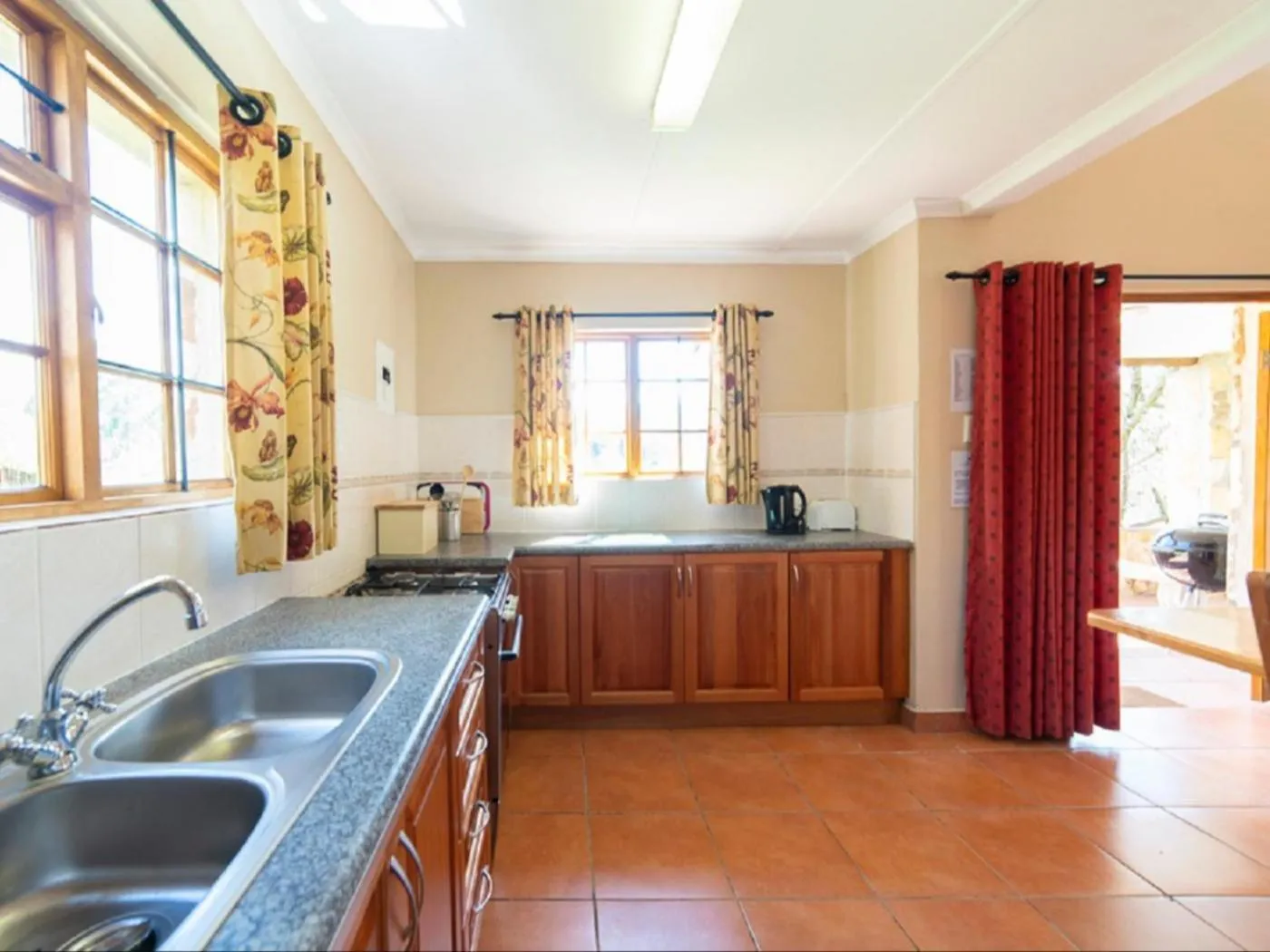 Kitchen or kitchenette in Lake Naverone Holiday Cottages