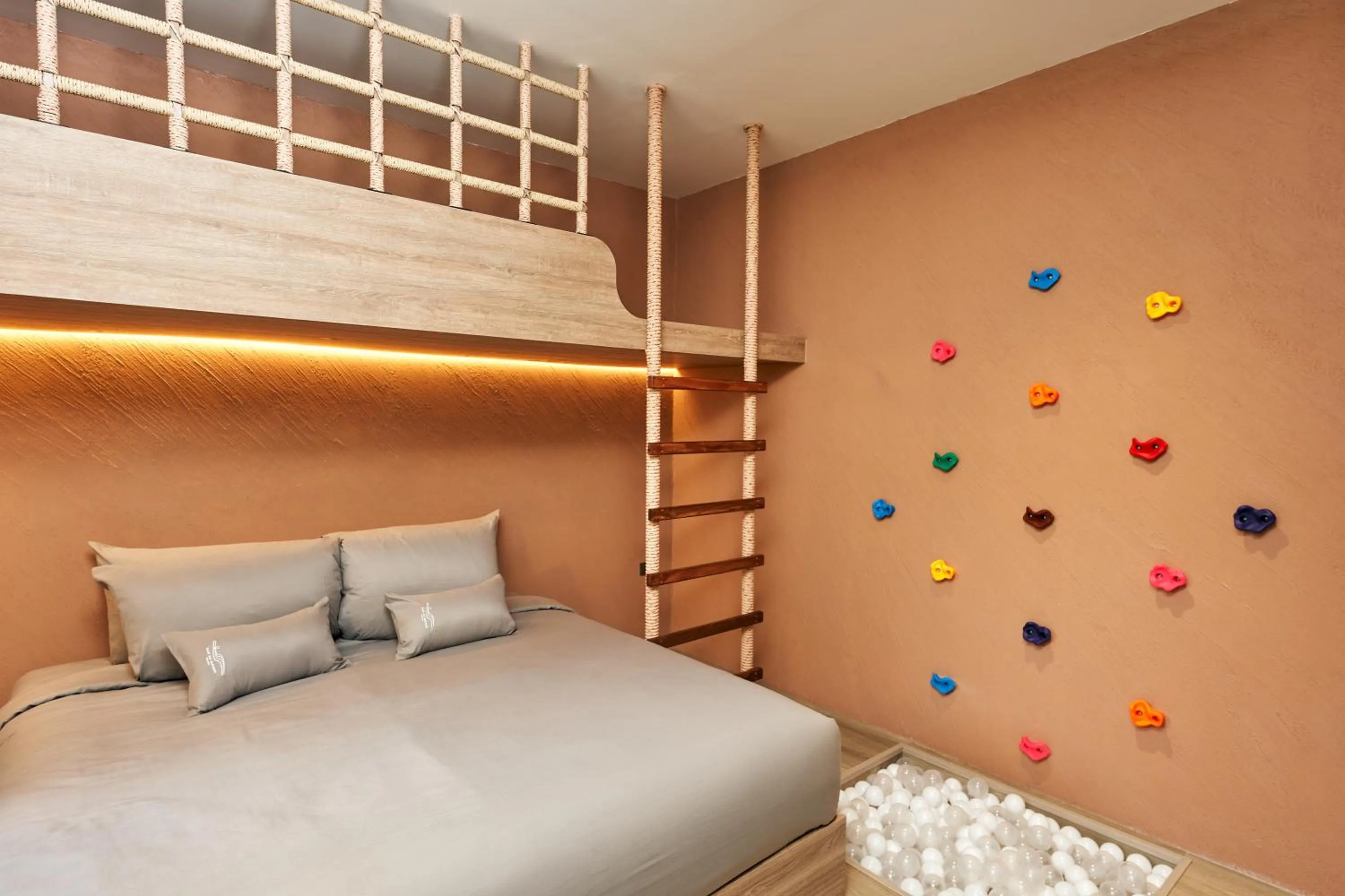 Bed in Baan Rai Santisuk