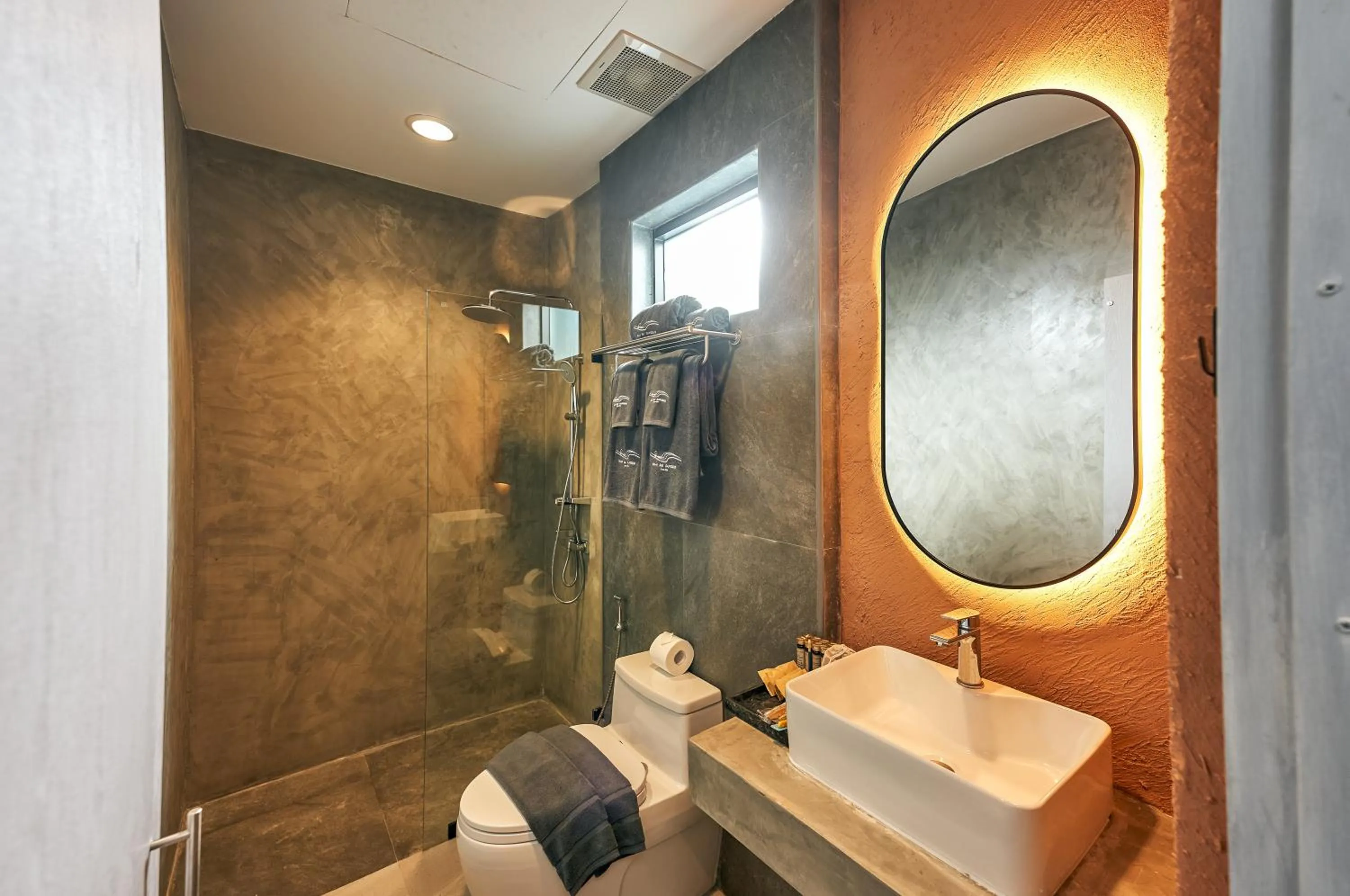 Shower in Baan Rai Santisuk