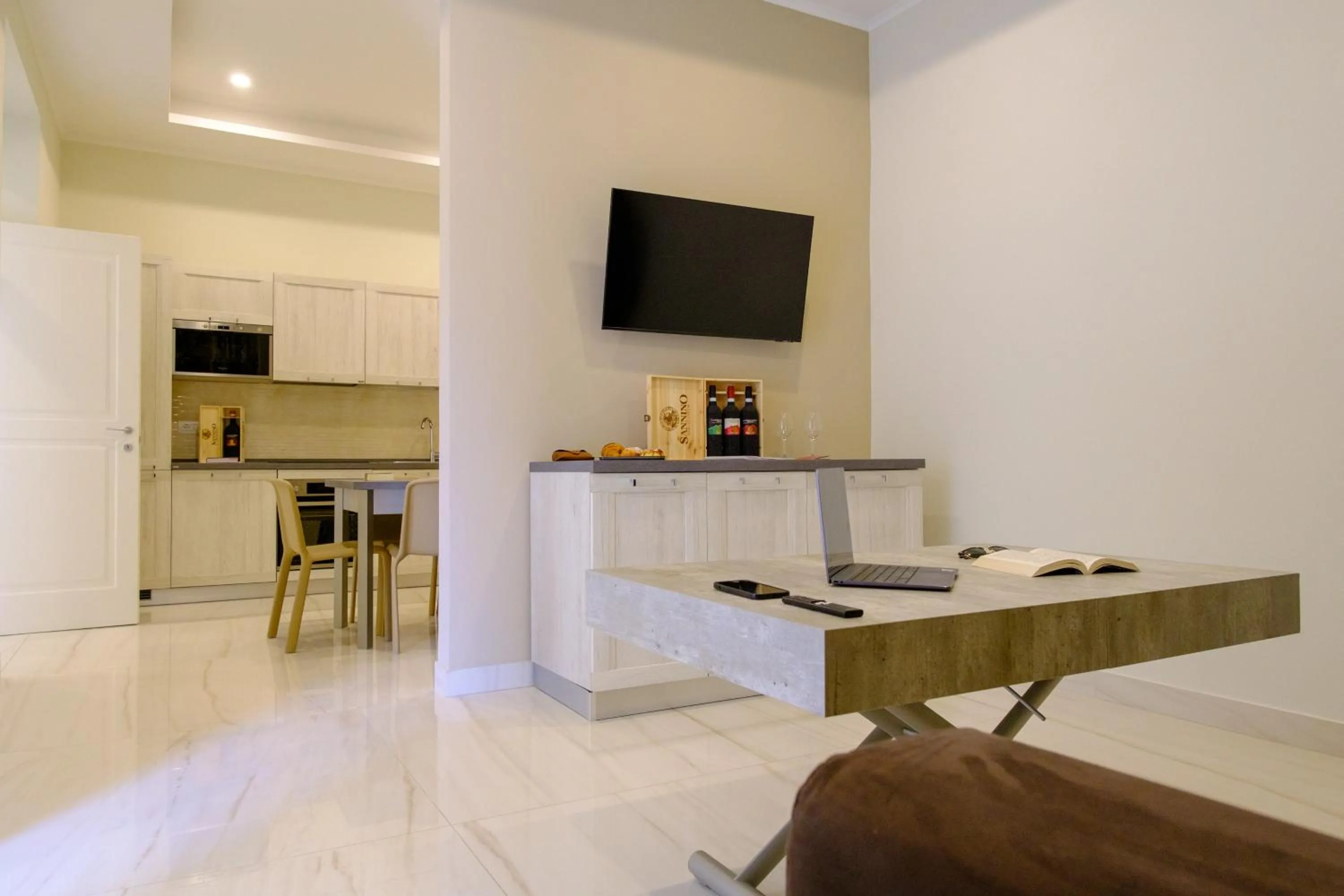 TV and multimedia in Palazzo Adele Rooms & Apartments