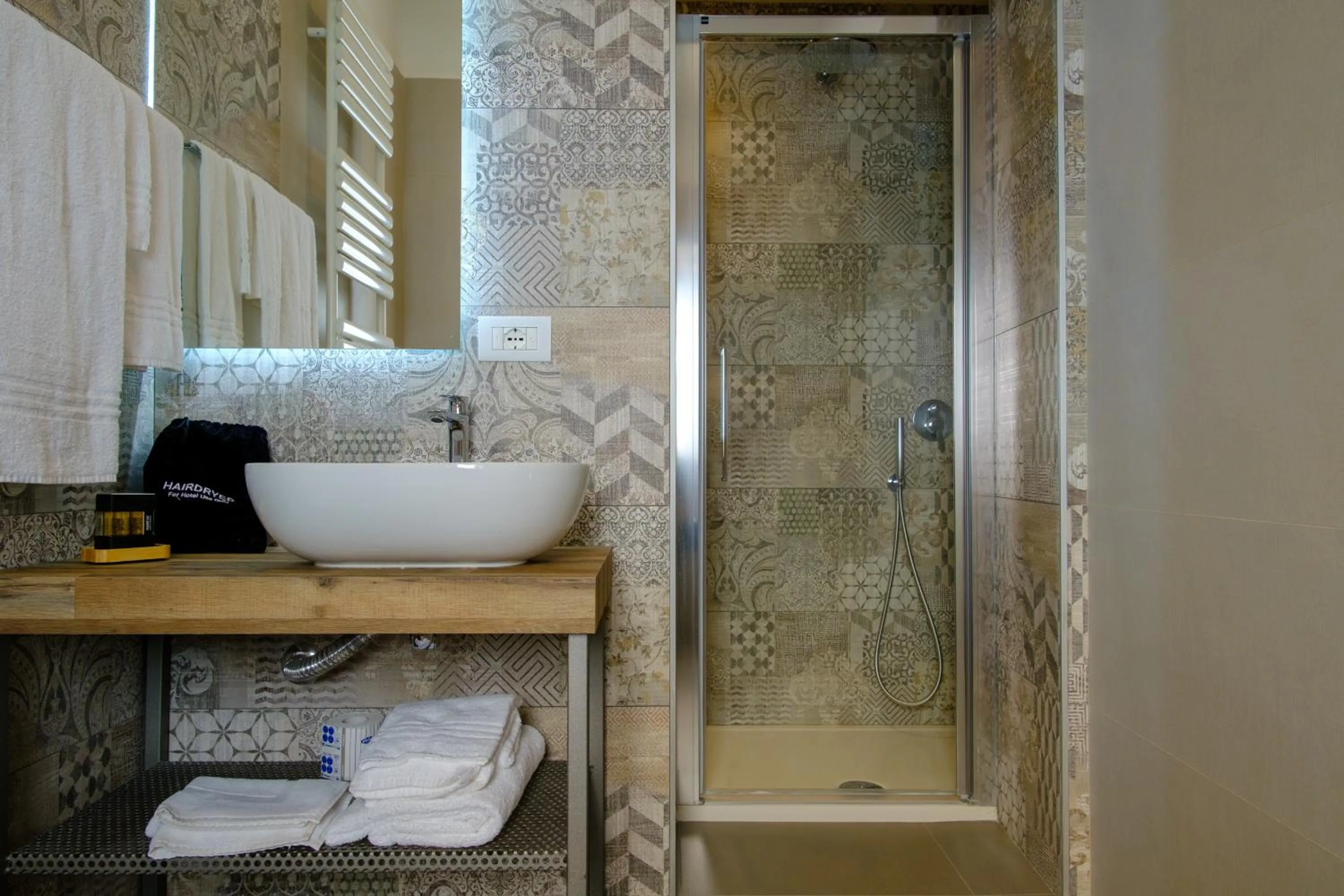 Shower in Palazzo Adele Rooms & Apartments