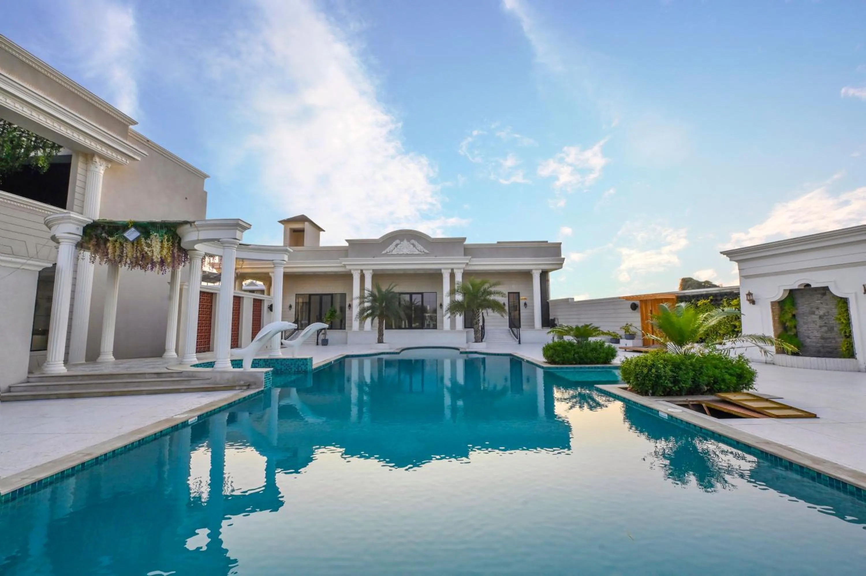 Swimming pool in La Nature Hotels & Resorts