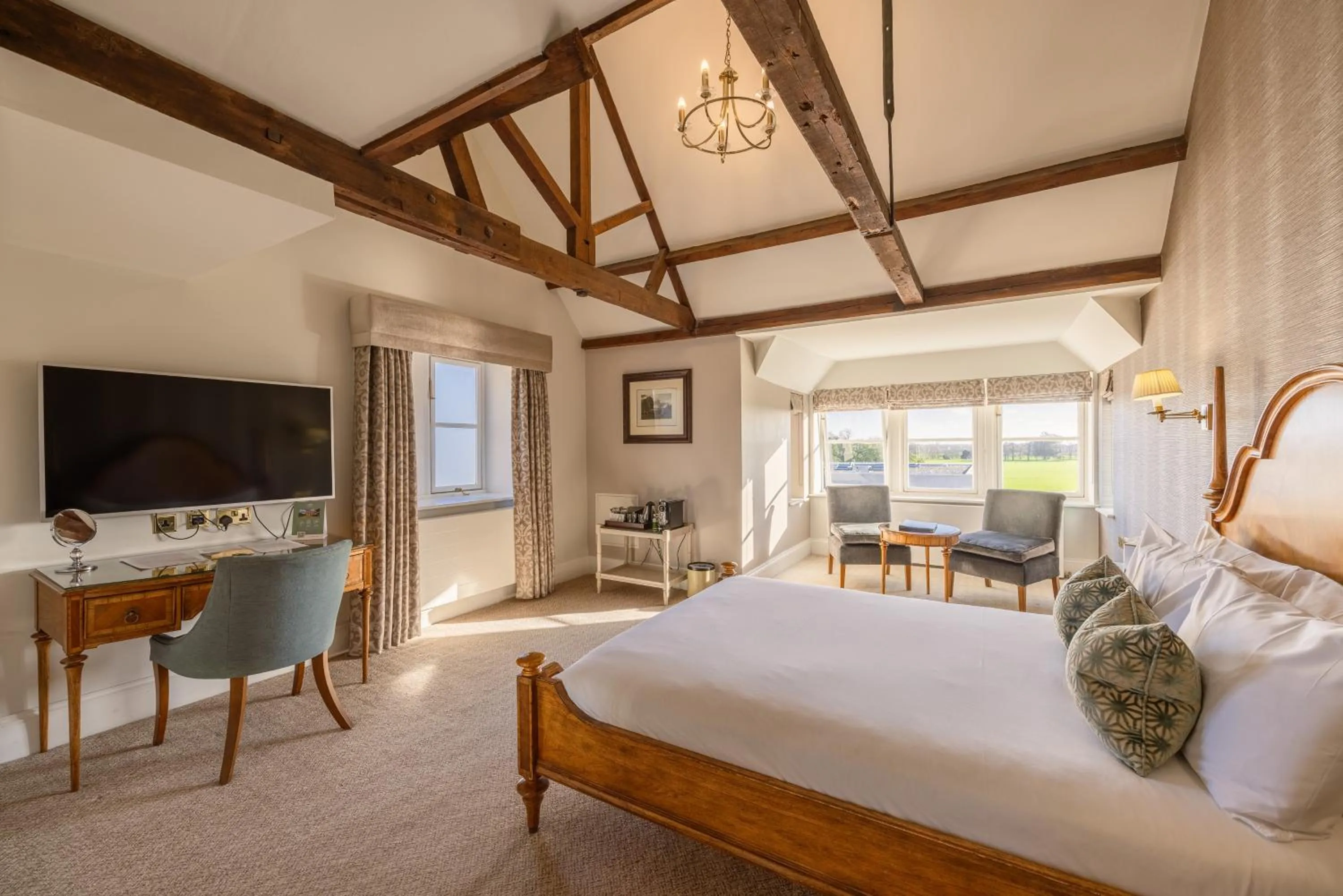 Bed in Wivenhoe House Hotel