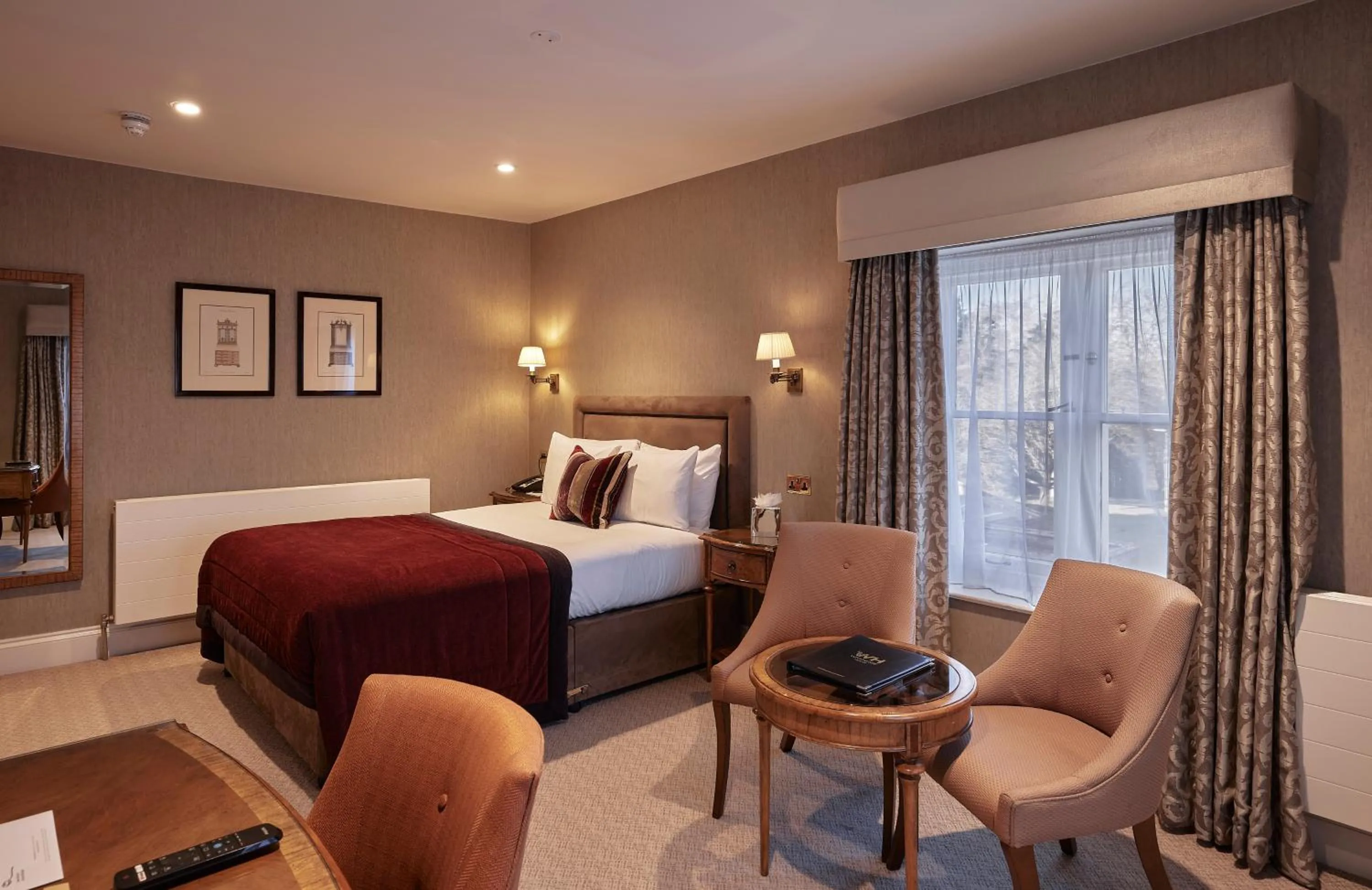 Bed in Wivenhoe House Hotel