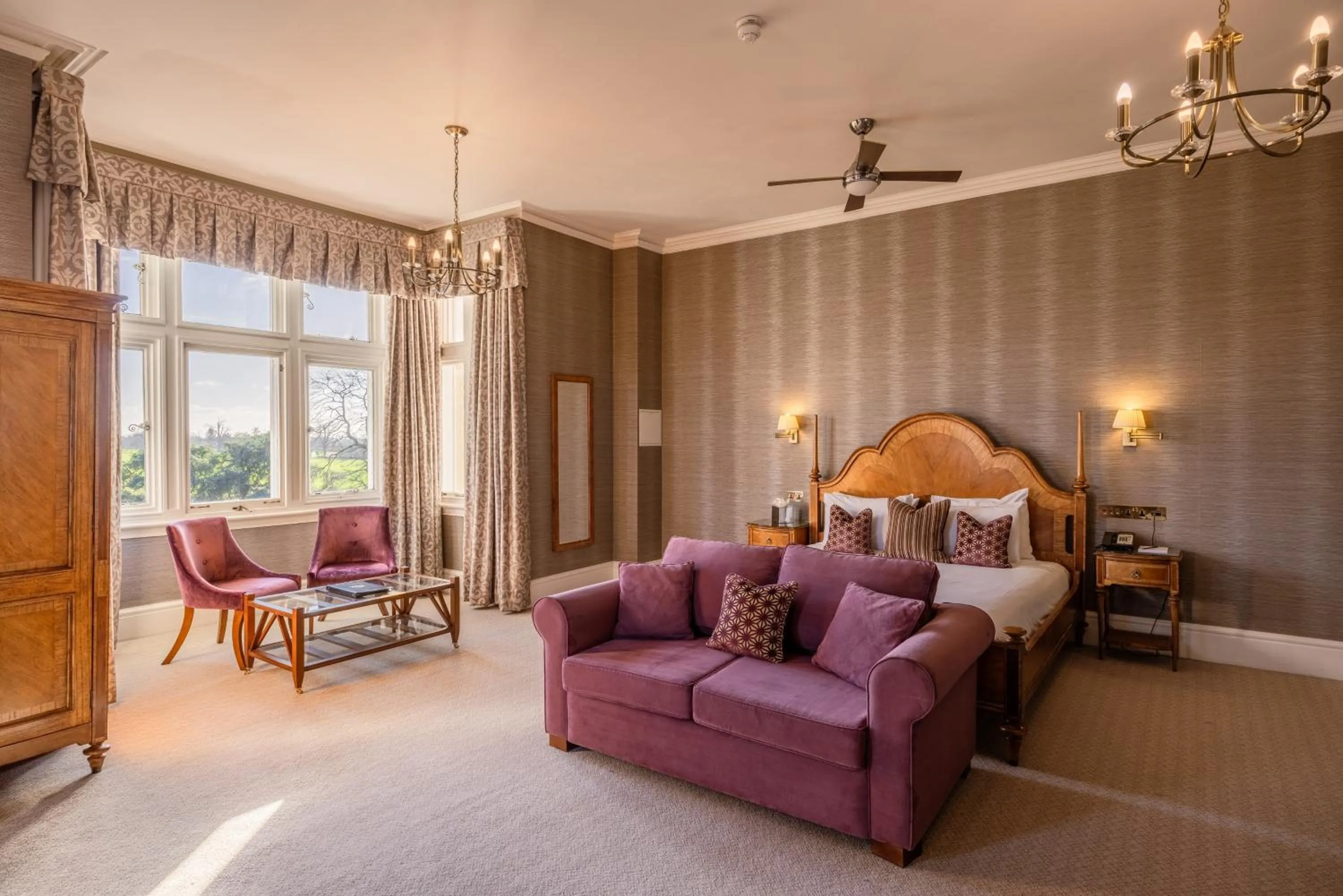 Bed in Wivenhoe House Hotel