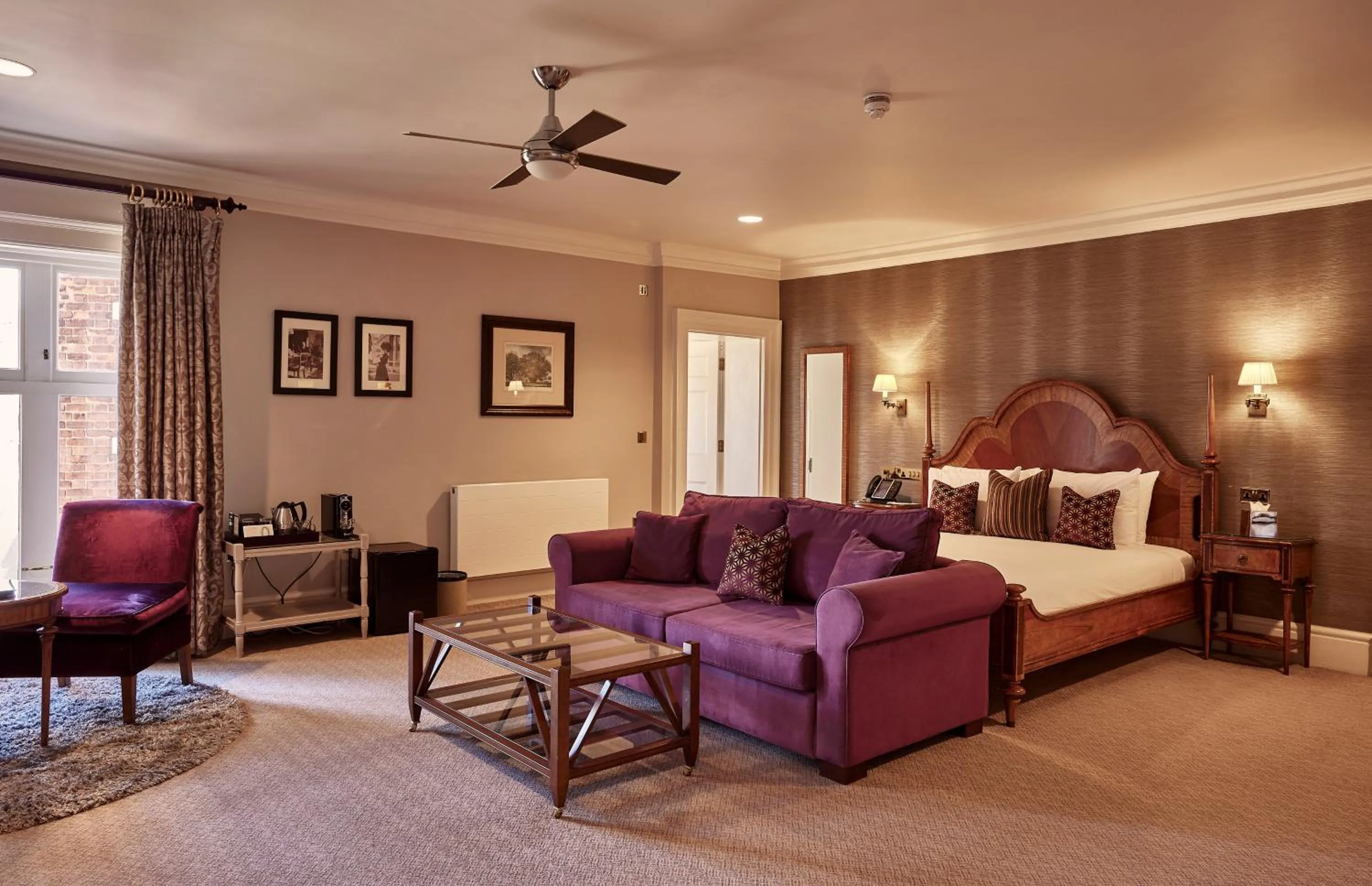 Bed in Wivenhoe House Hotel