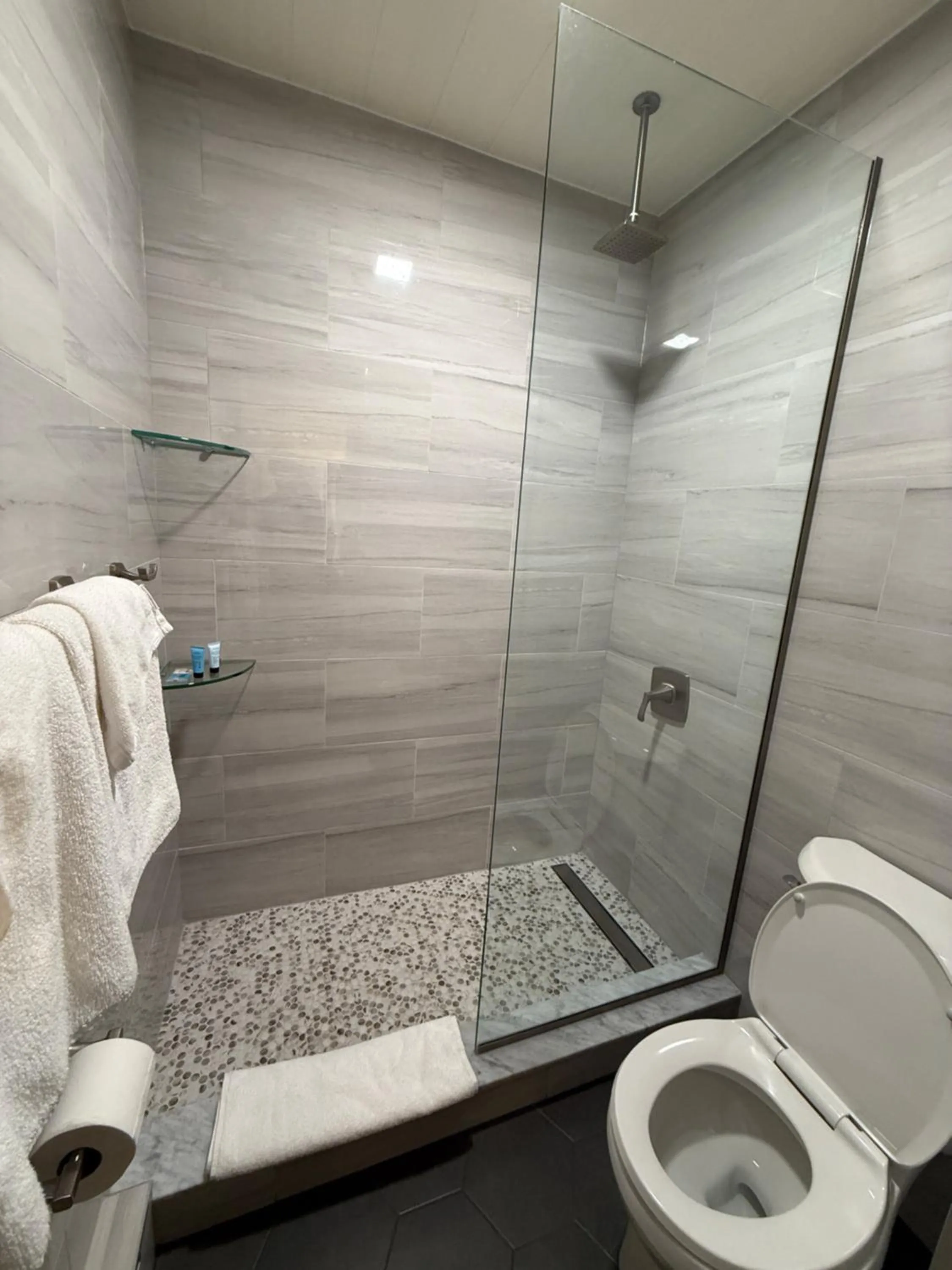 Shower in Heidi's Inn