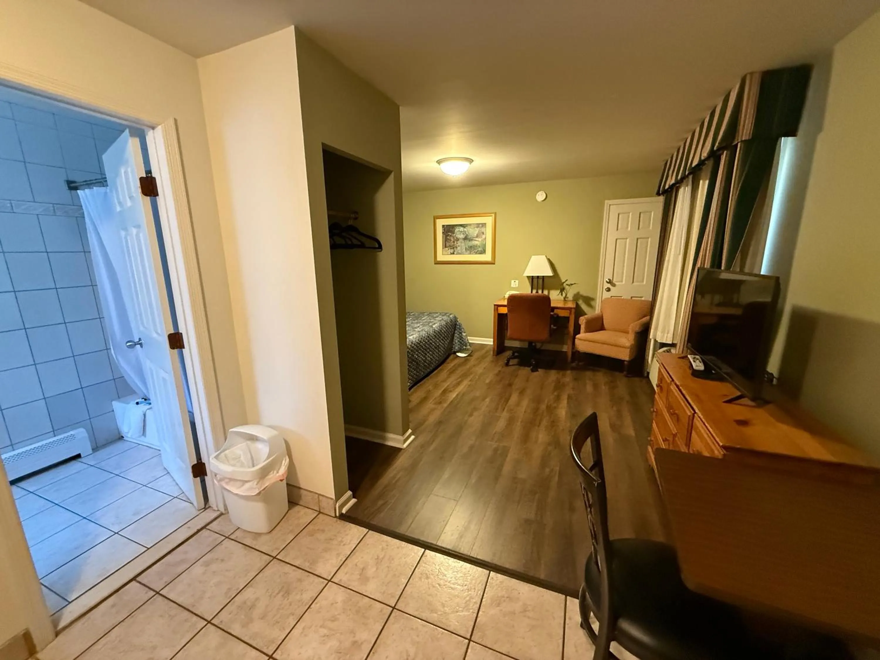 Photo of the whole room in Heidi's Inn