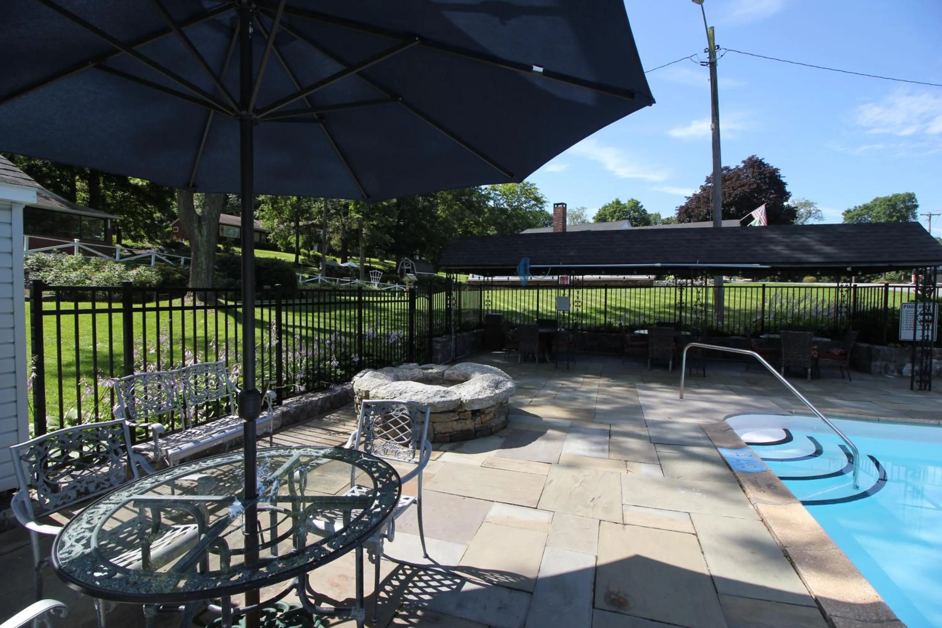 Patio in Heidi's Inn