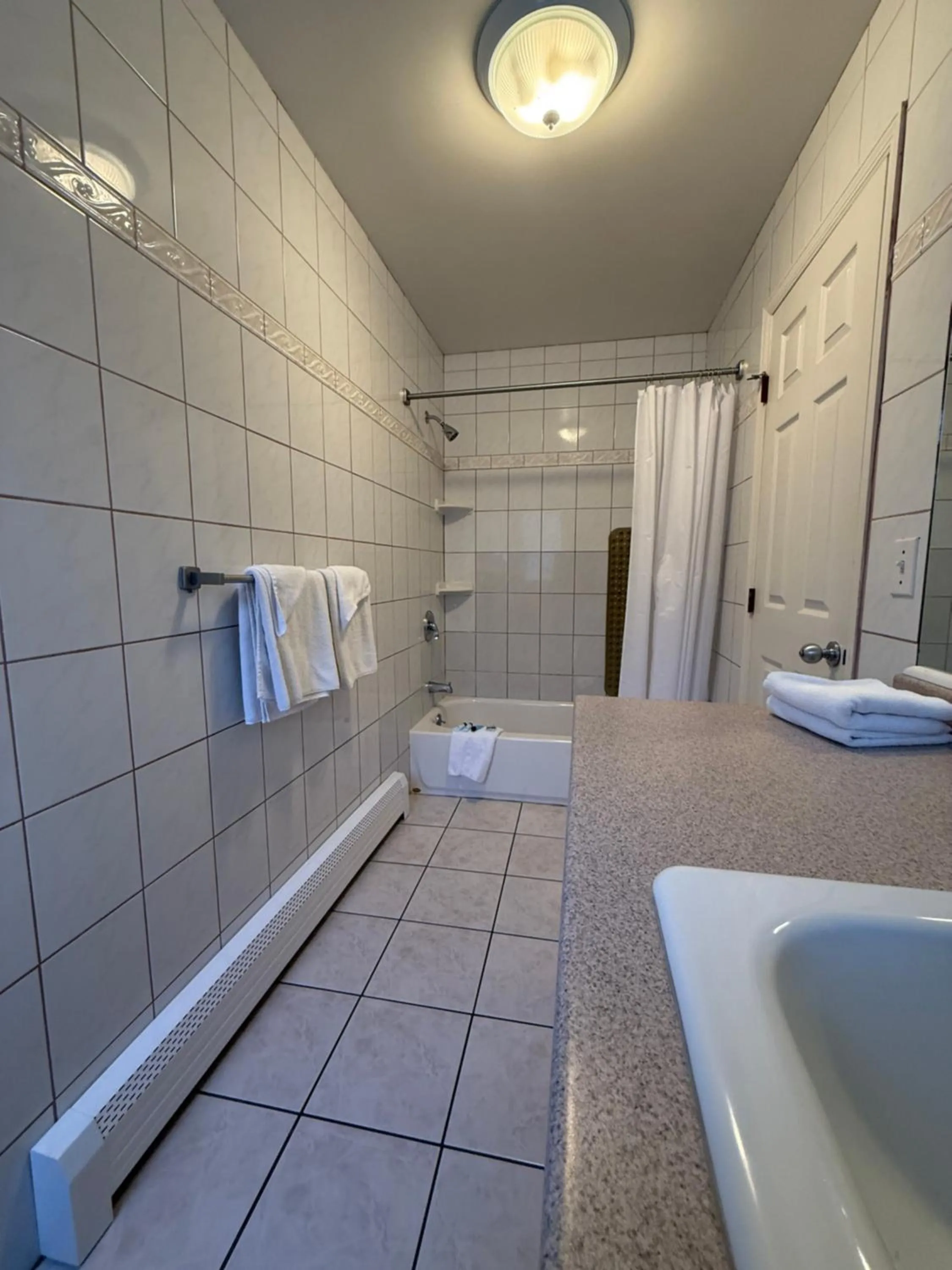 Bathroom in Heidi's Inn