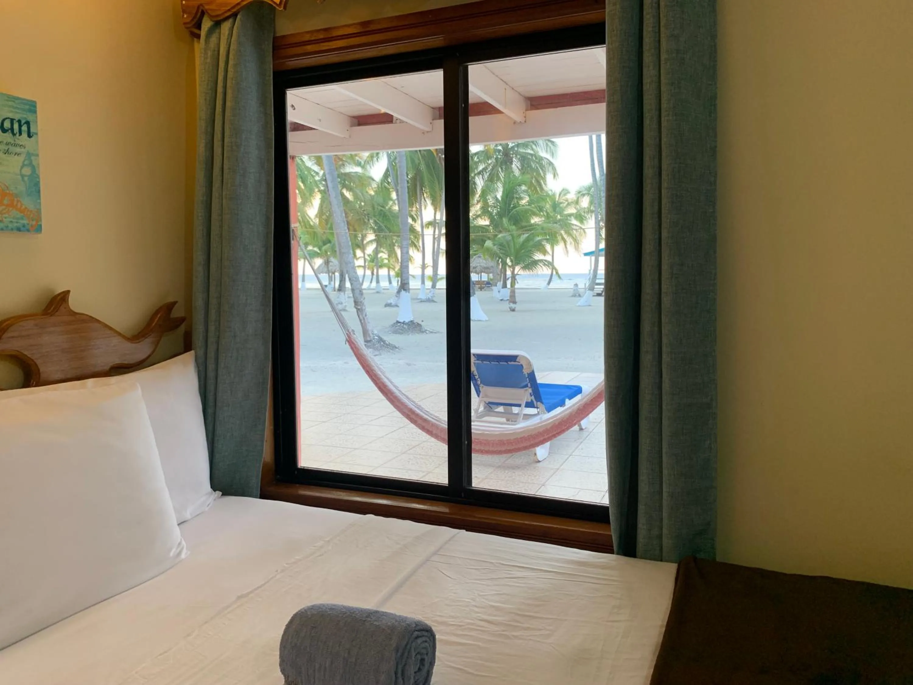 Patio, Bed in Blue Marlin Beach Resort
