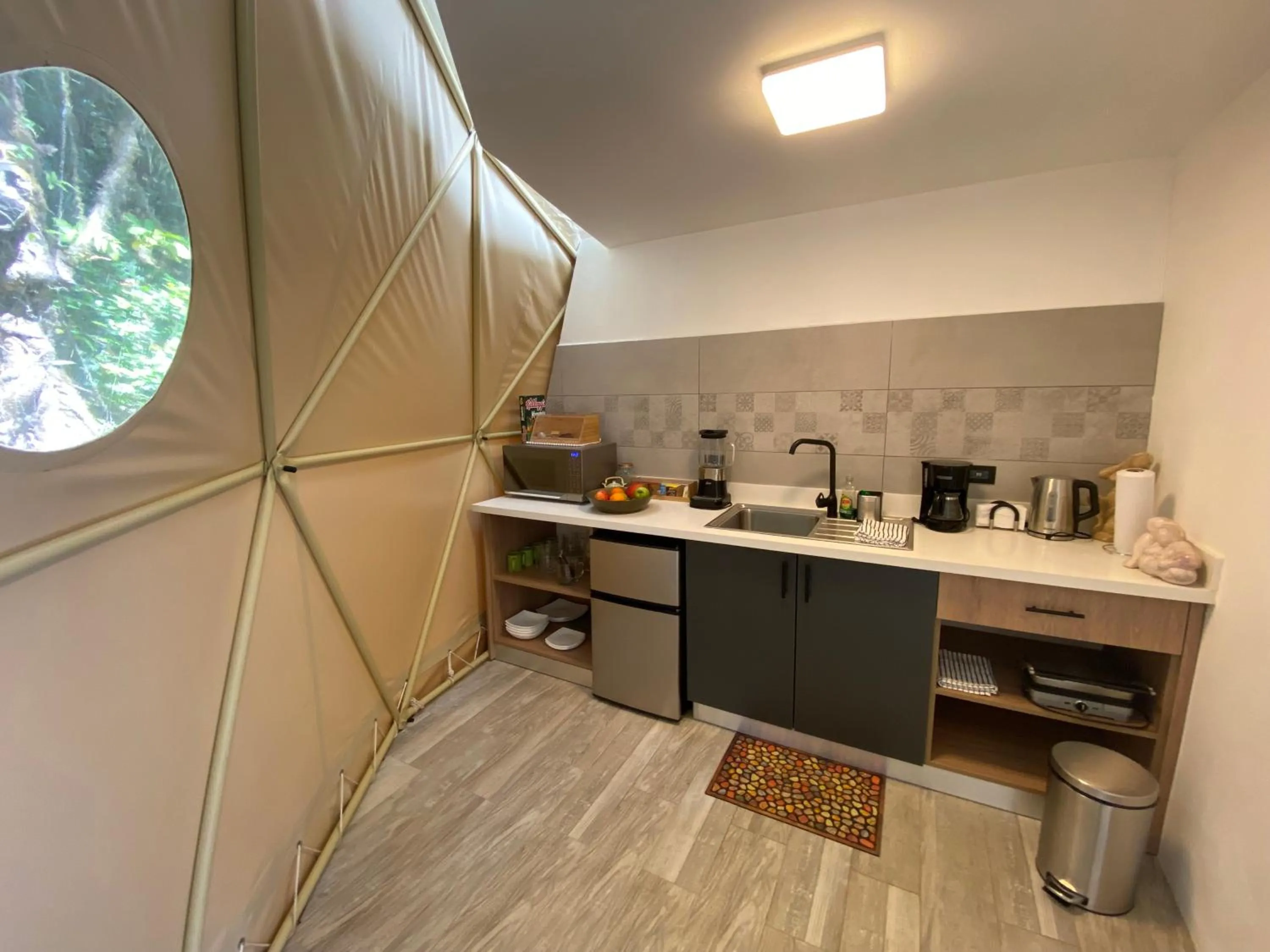 Kitchen or kitchenette in Way To Heaven Glamping