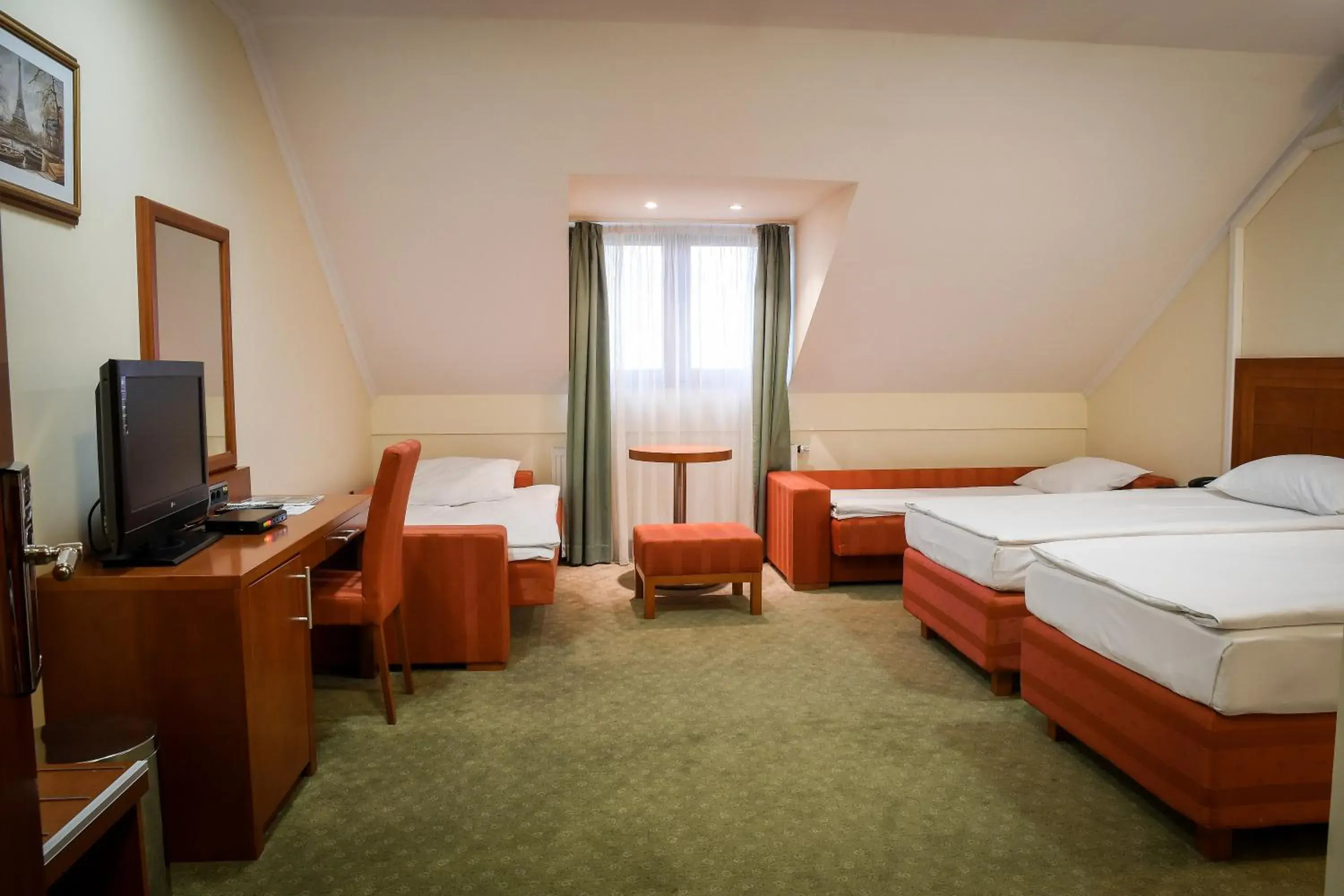 Quadruple Room with Bathroom - single occupancy in Hotel Kralj Quadruple Room with Bathroom - single occupancy in Hotel Kralj