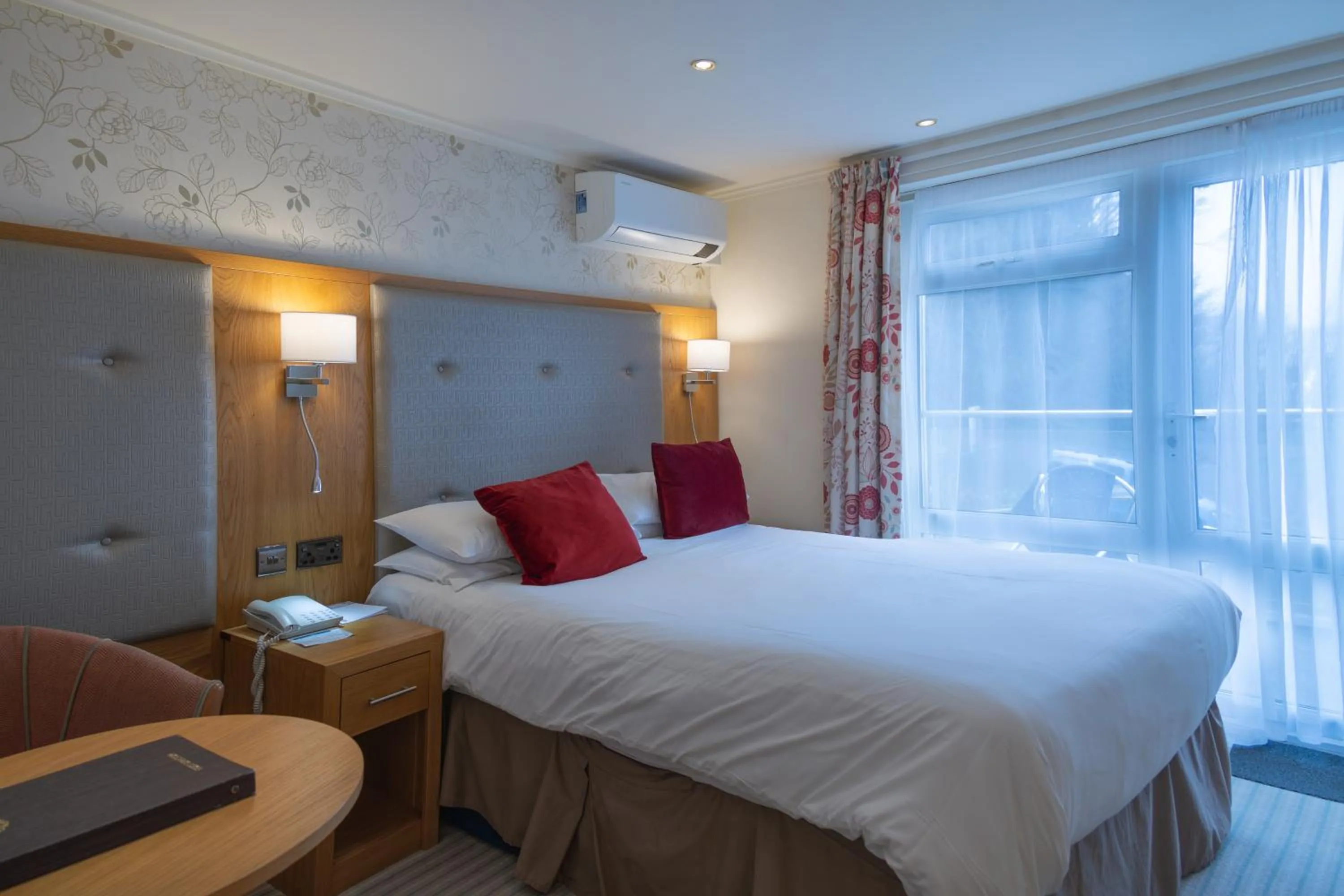 Bed in Langstone Cliff Hotel