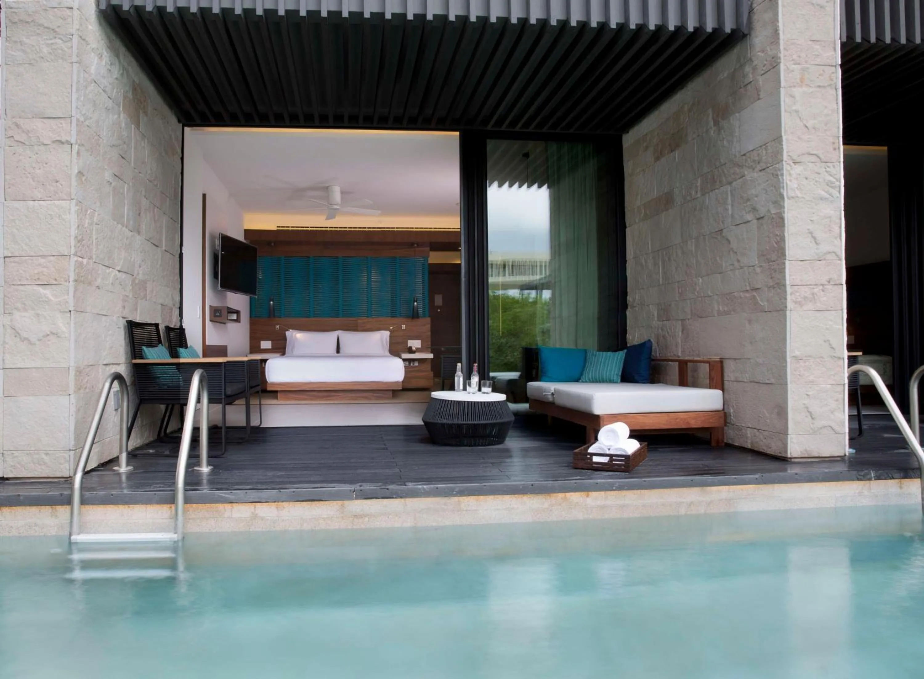 Swimming pool in Grand Hyatt Playa del Carmen Resort