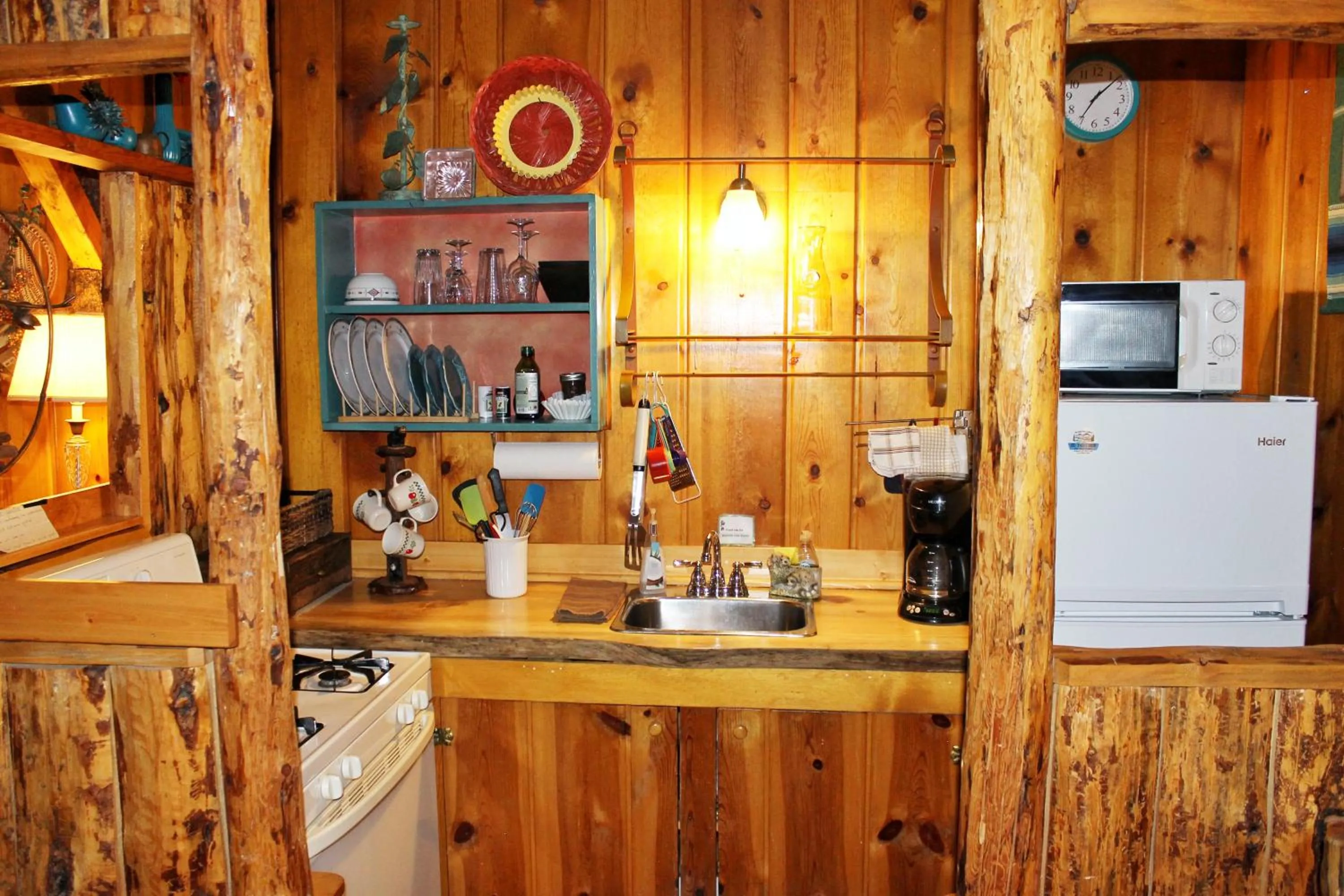 Kitchen or kitchenette in Pine Haven Resort