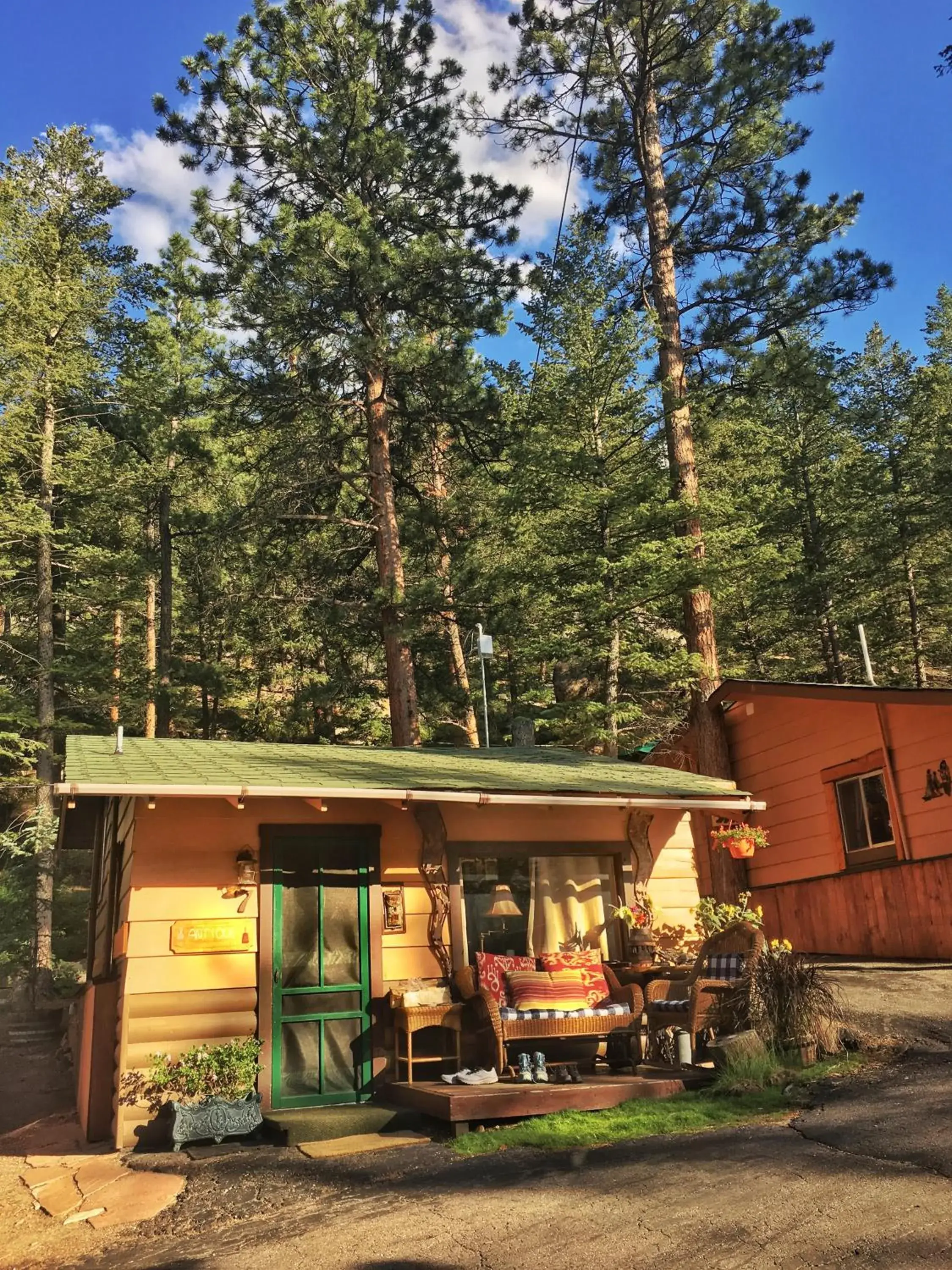 The Antique Cabin 7 in Pine Haven Resort The Antique Cabin 7 in Pine Haven Resort