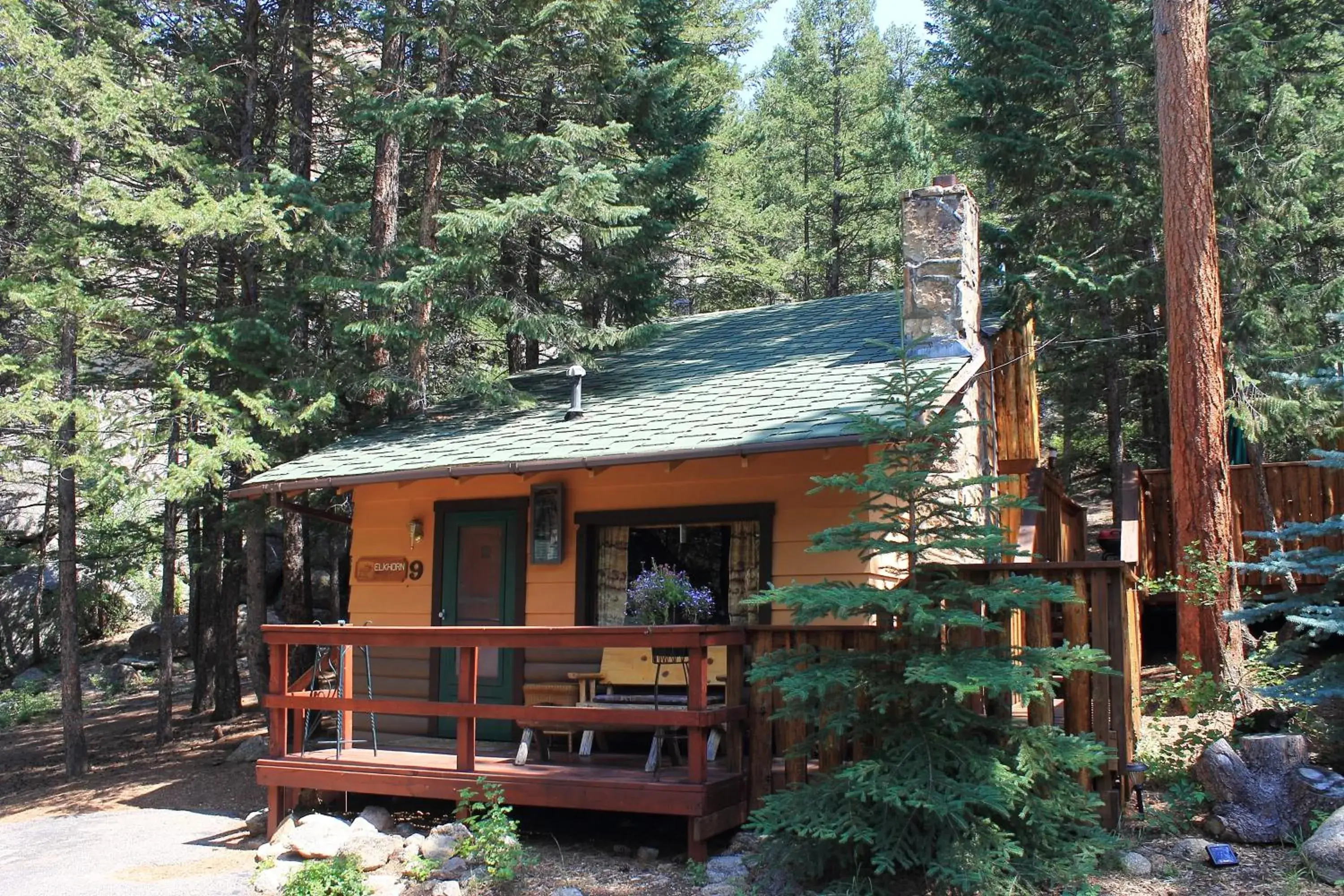 The Elkhorn Cabin 9 in Pine Haven Resort The Elkhorn Cabin 9 in Pine Haven Resort