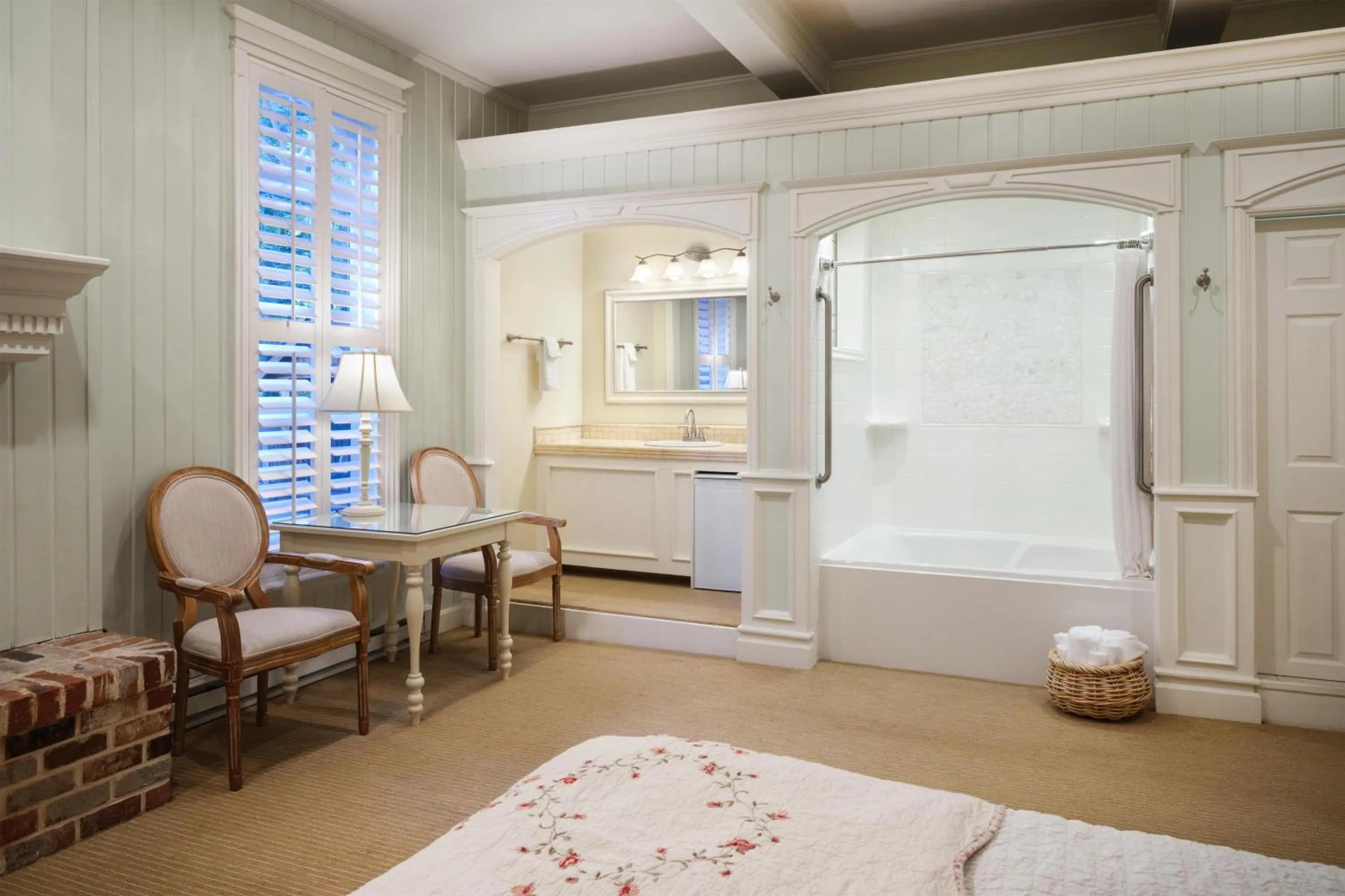 Bedroom, Bed in Best Western Grandma's Feather Bed