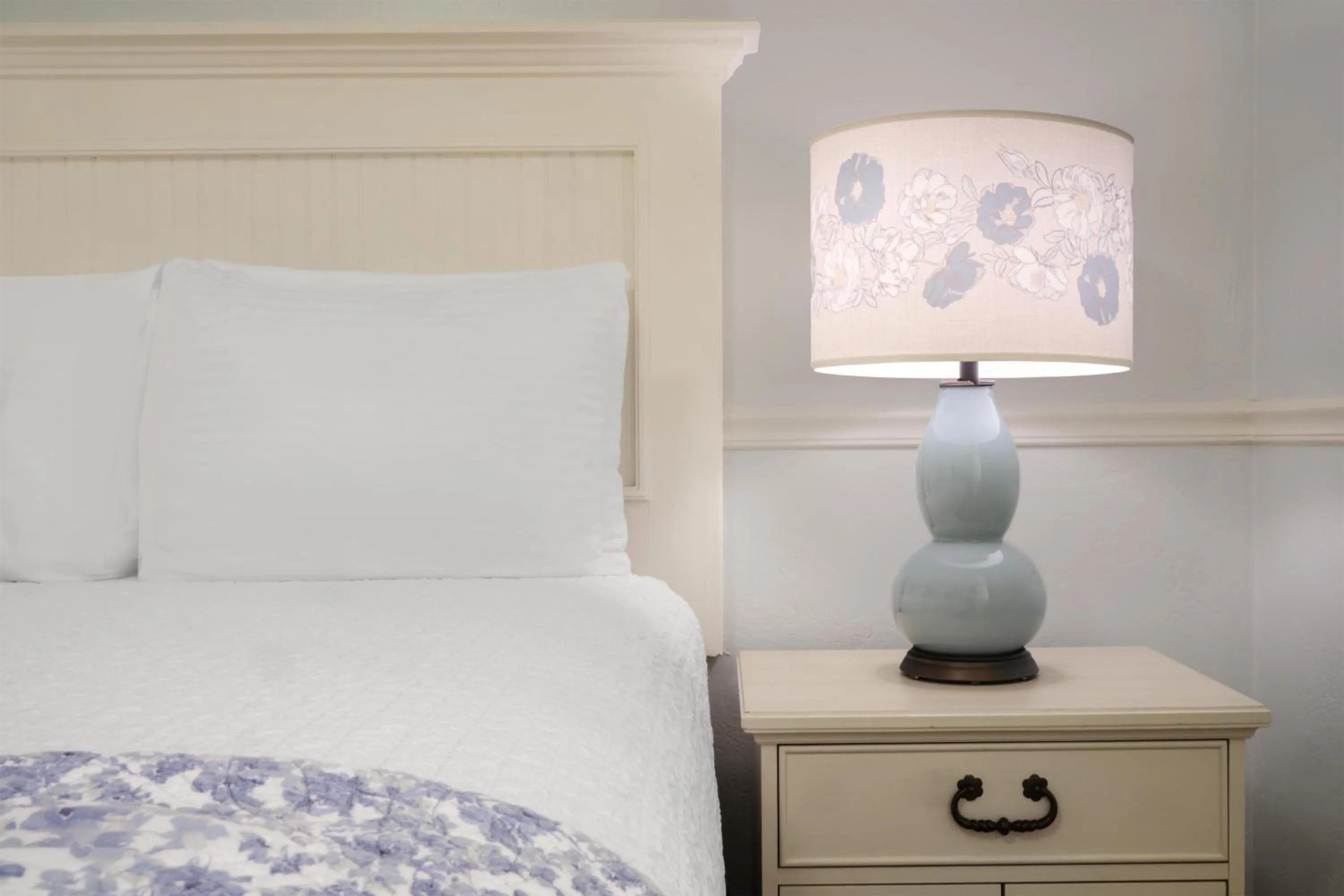 Bedroom, Bed in Best Western Grandma's Feather Bed