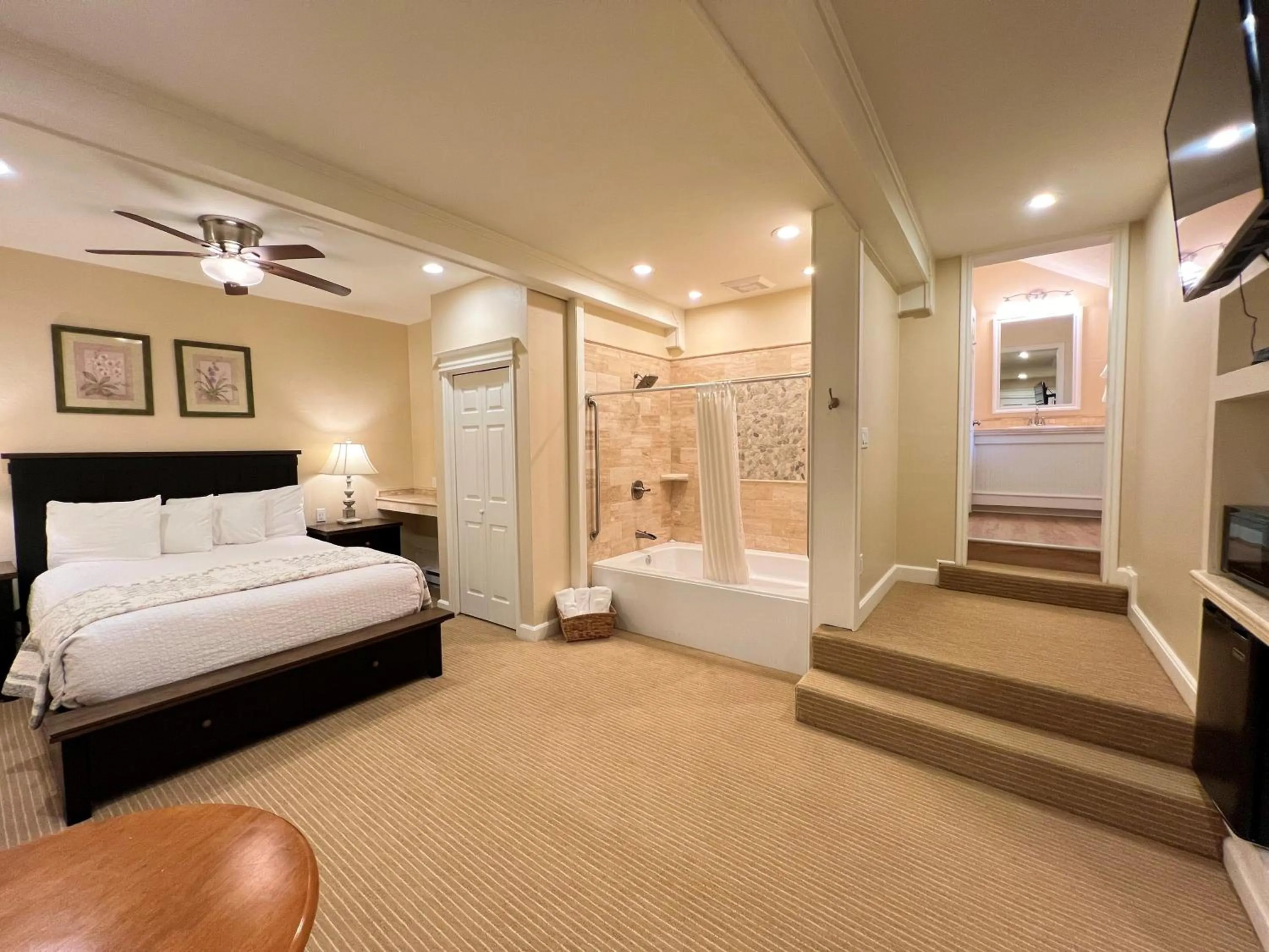 Bed in Best Western Grandma's Feather Bed