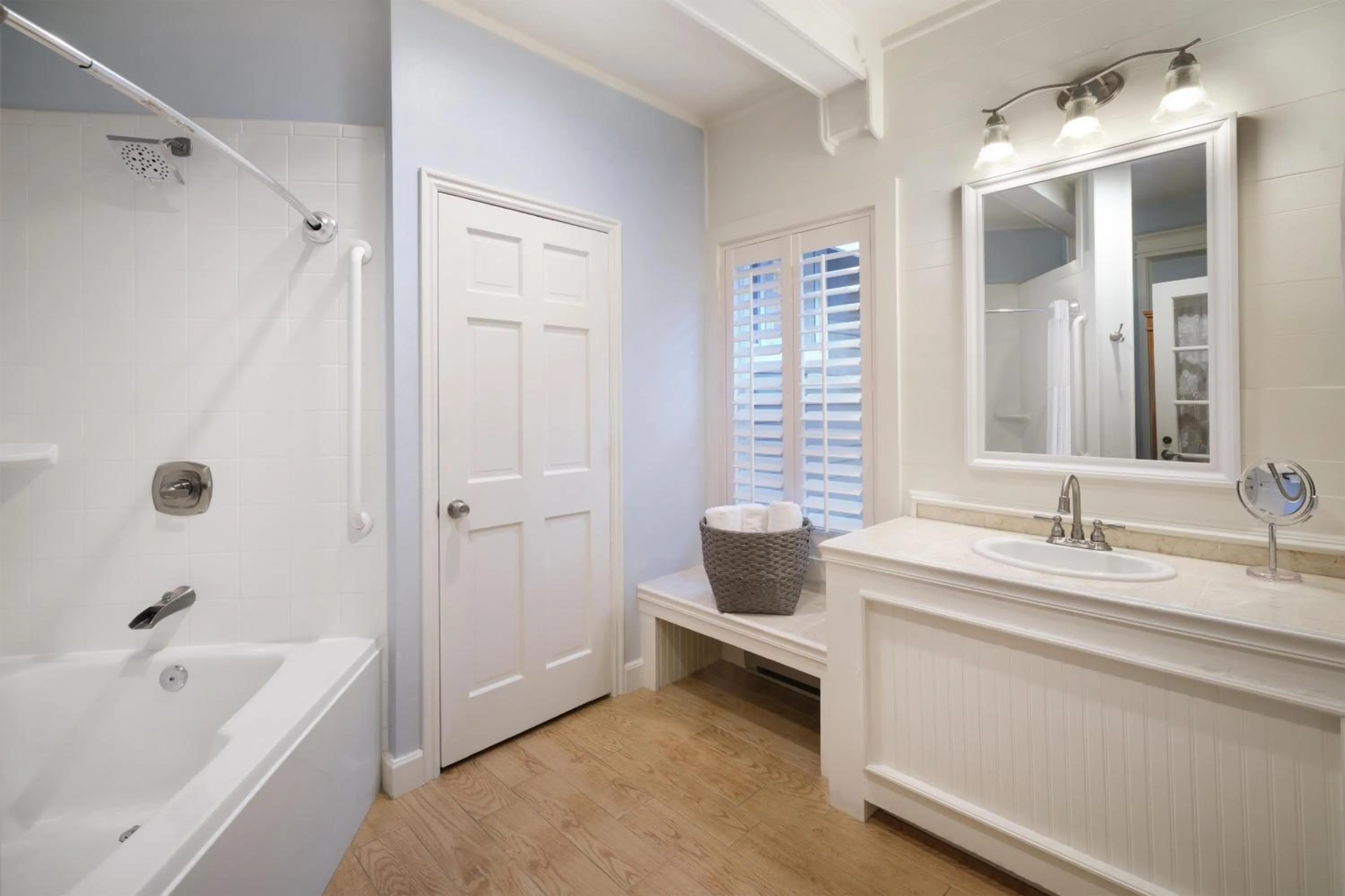 Bathroom in Best Western Grandma's Feather Bed