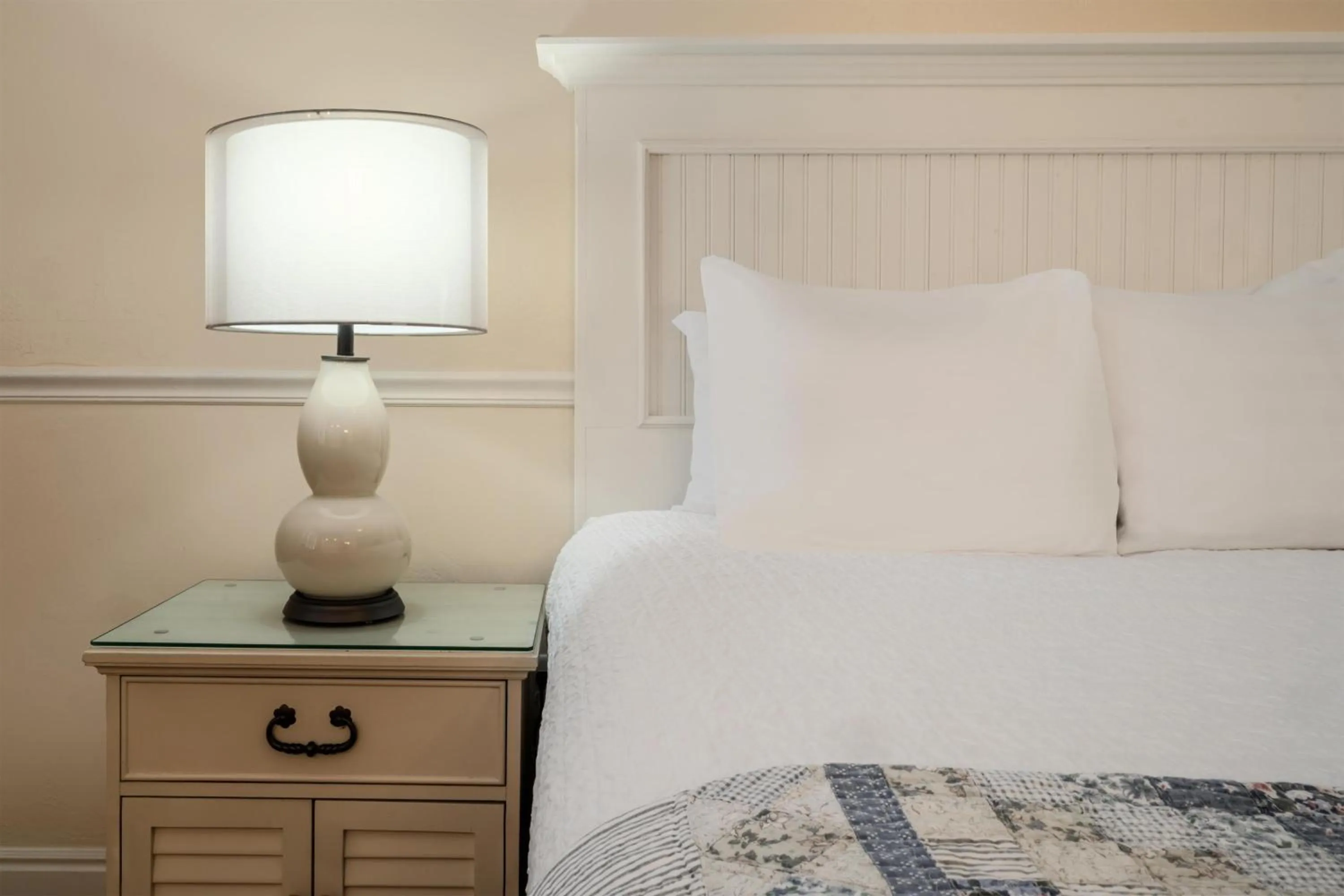 Bedroom, Bed in Best Western Grandma's Feather Bed