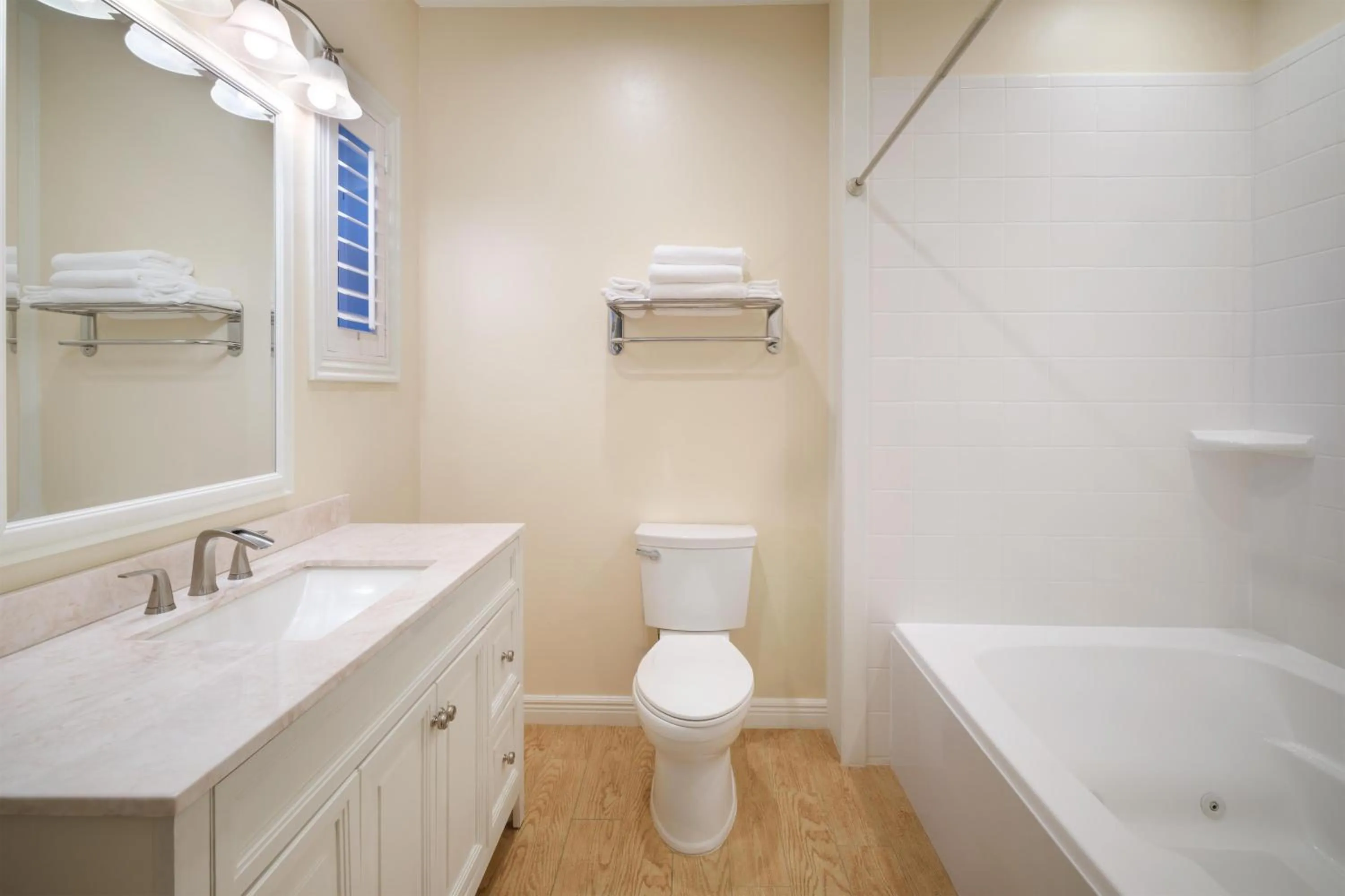 Bathroom in Best Western Grandma's Feather Bed