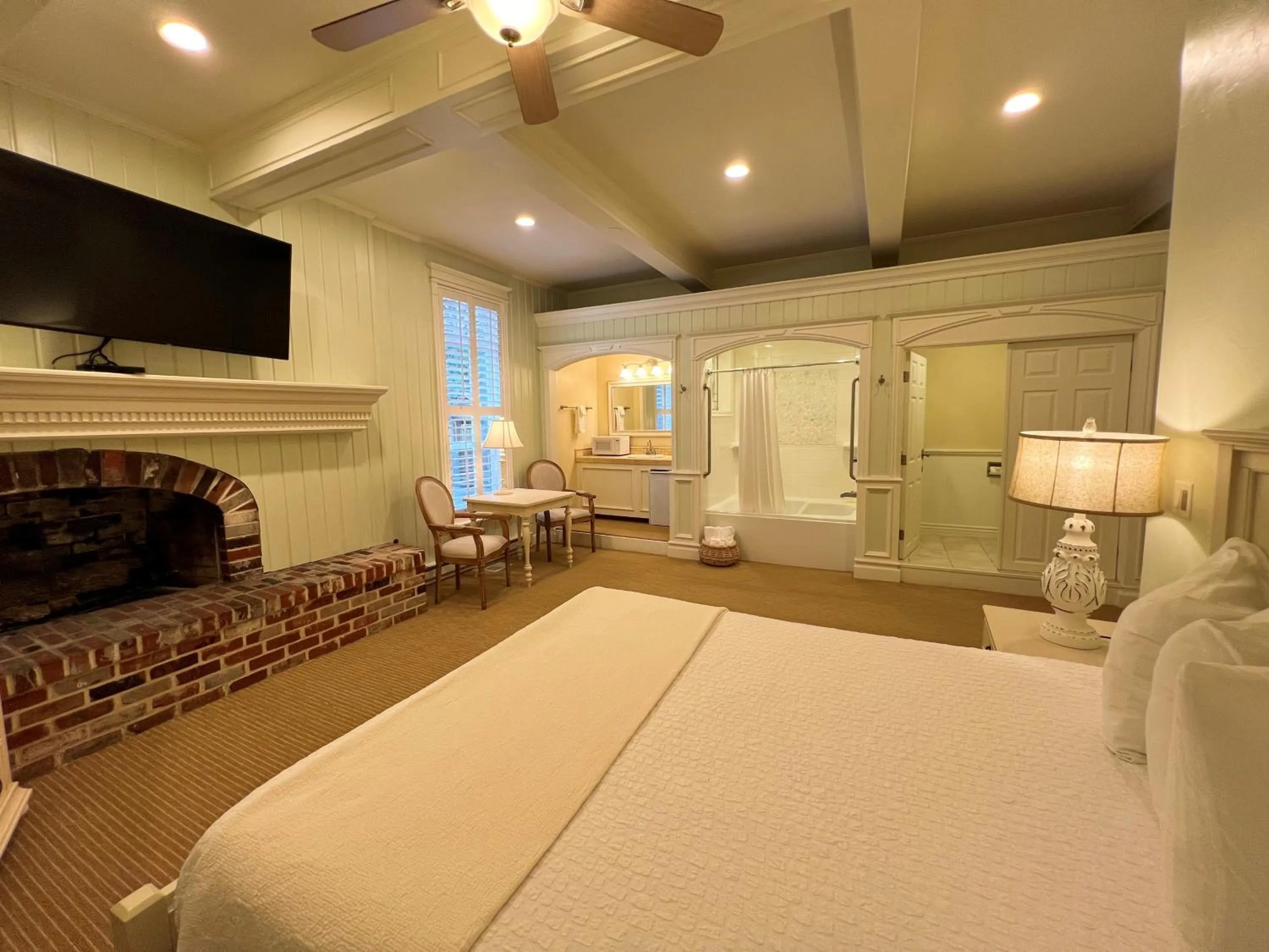 Bed in Best Western Grandma's Feather Bed