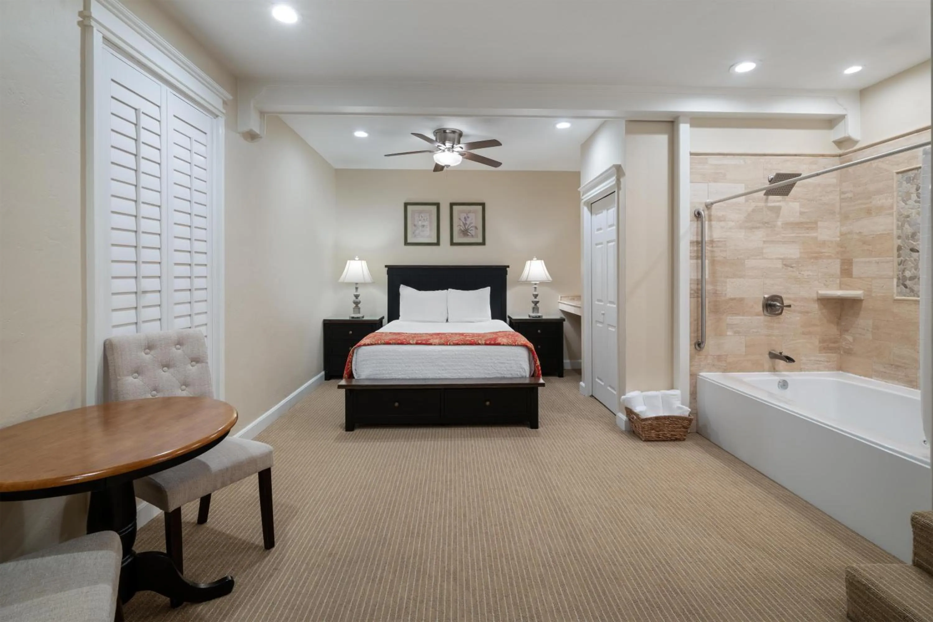Bedroom, Bed in Best Western Grandma's Feather Bed