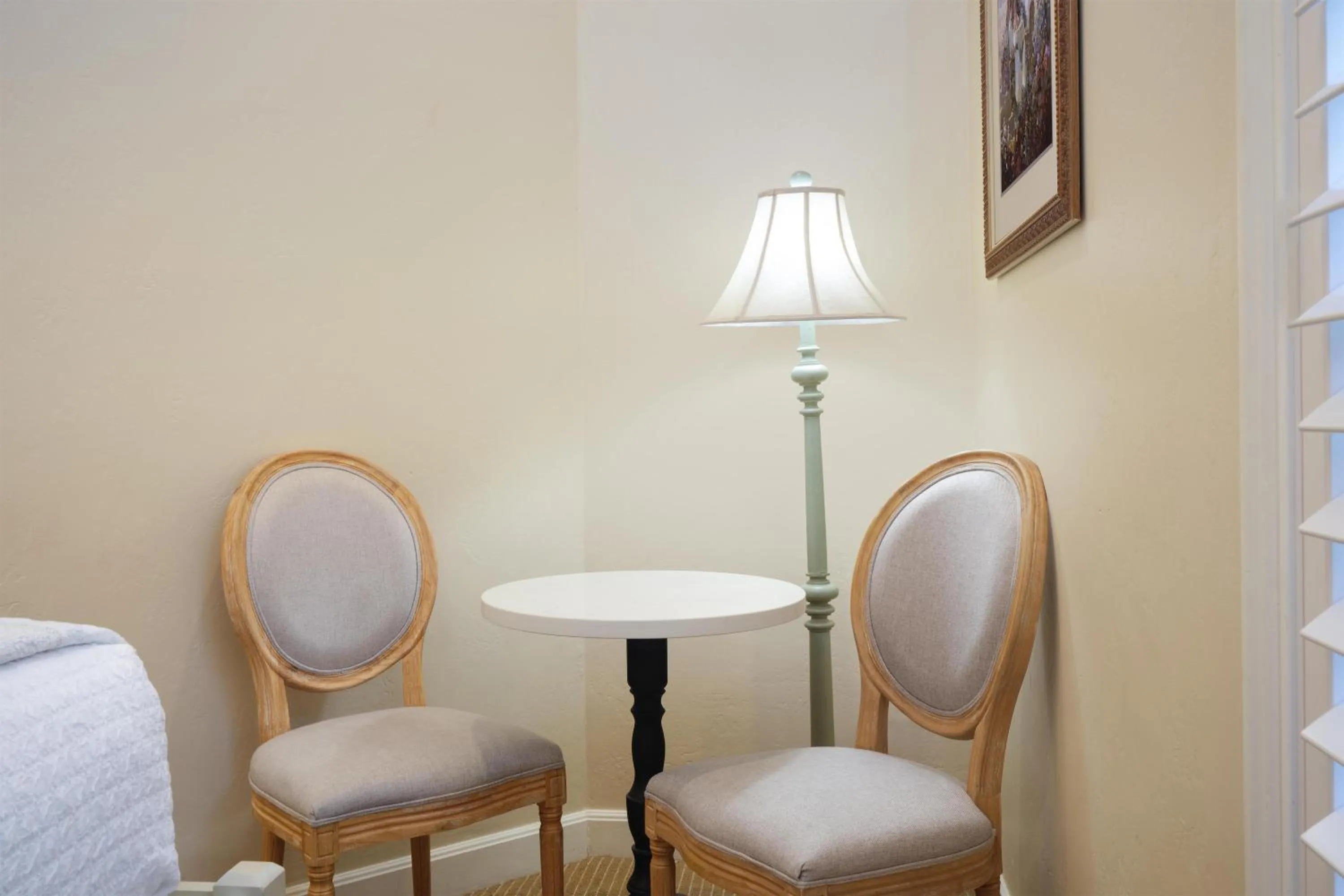 Bedroom in Best Western Grandma's Feather Bed