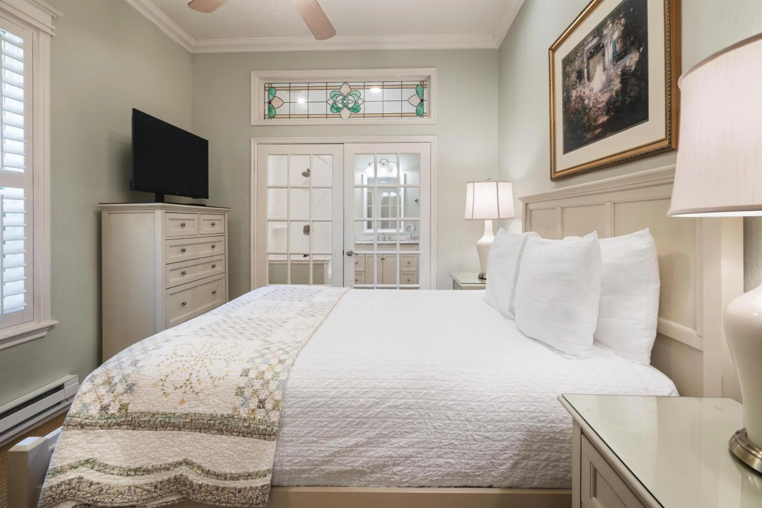 Bedroom, Bed in Best Western Grandma's Feather Bed