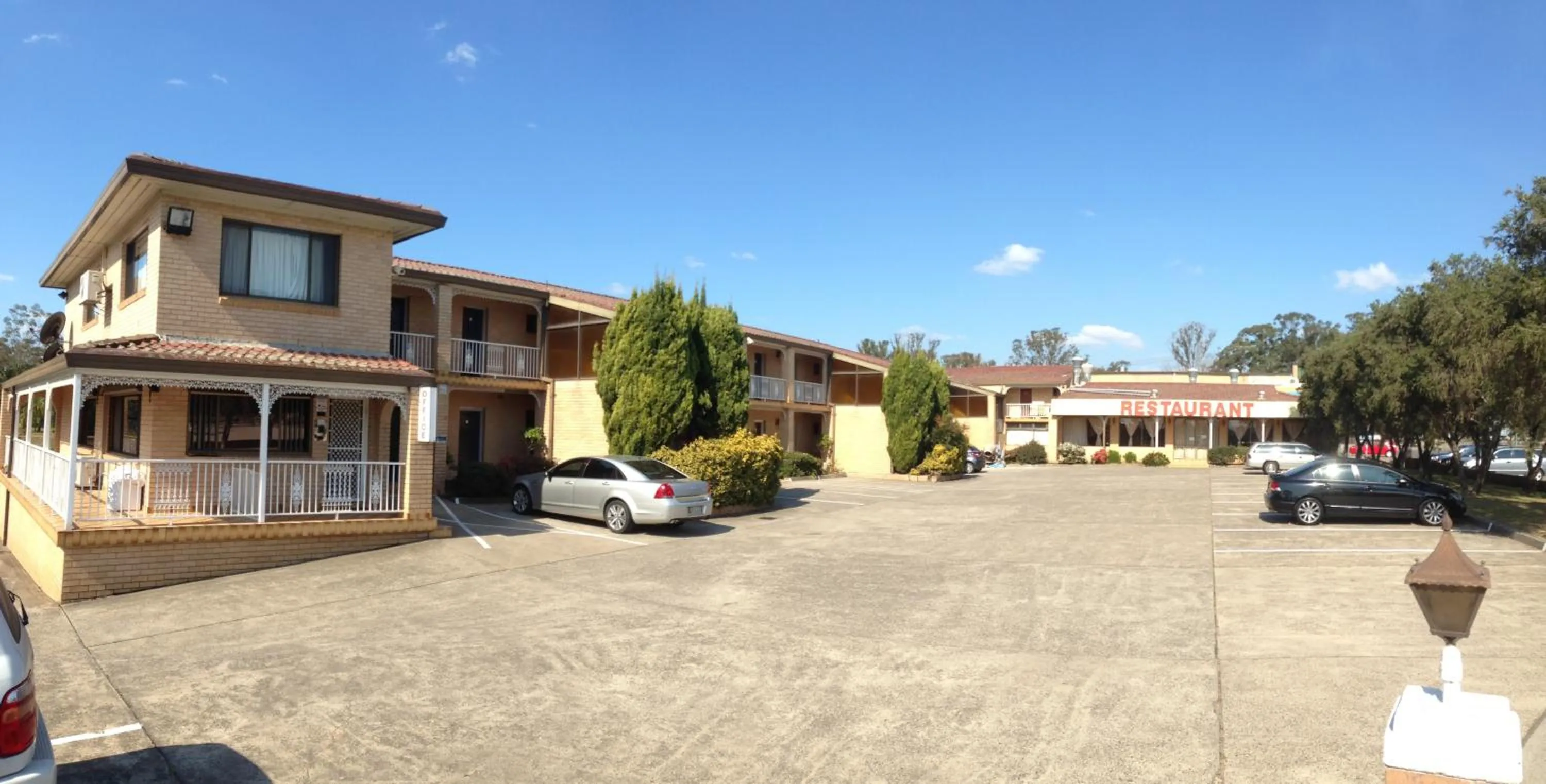 Facade/entrance in Alexander The Great Motel