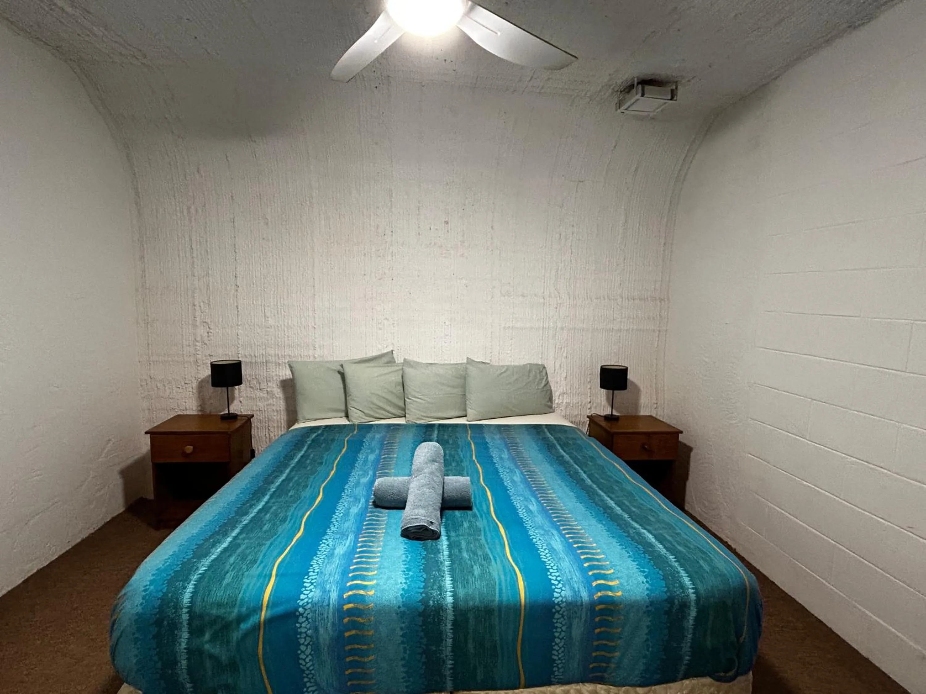 Bedroom, Bed in Desert View Apartments