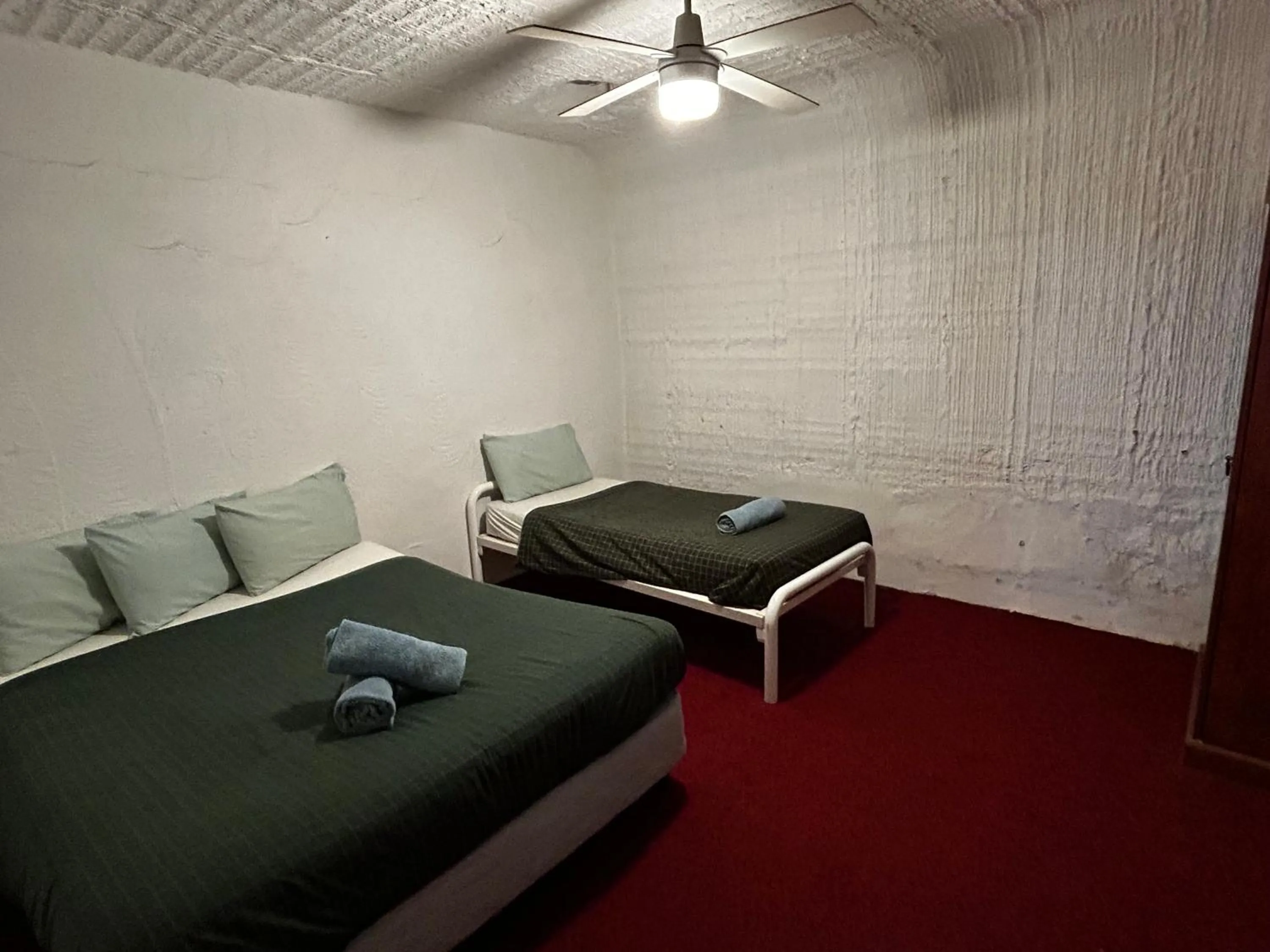 Bedroom, Bed in Desert View Apartments