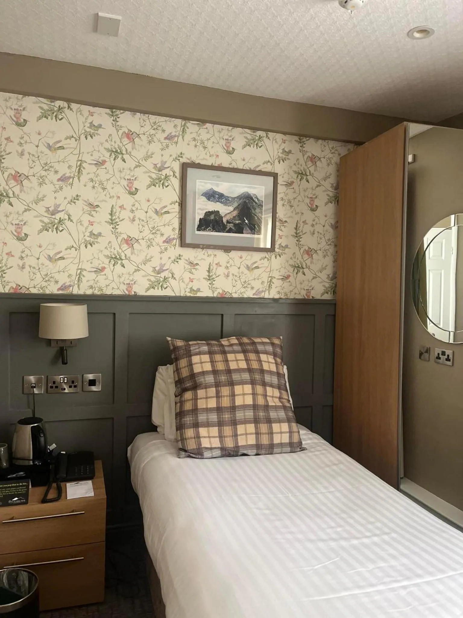 Bedroom, Bed in Royal Victoria Hotel Snowdonia
