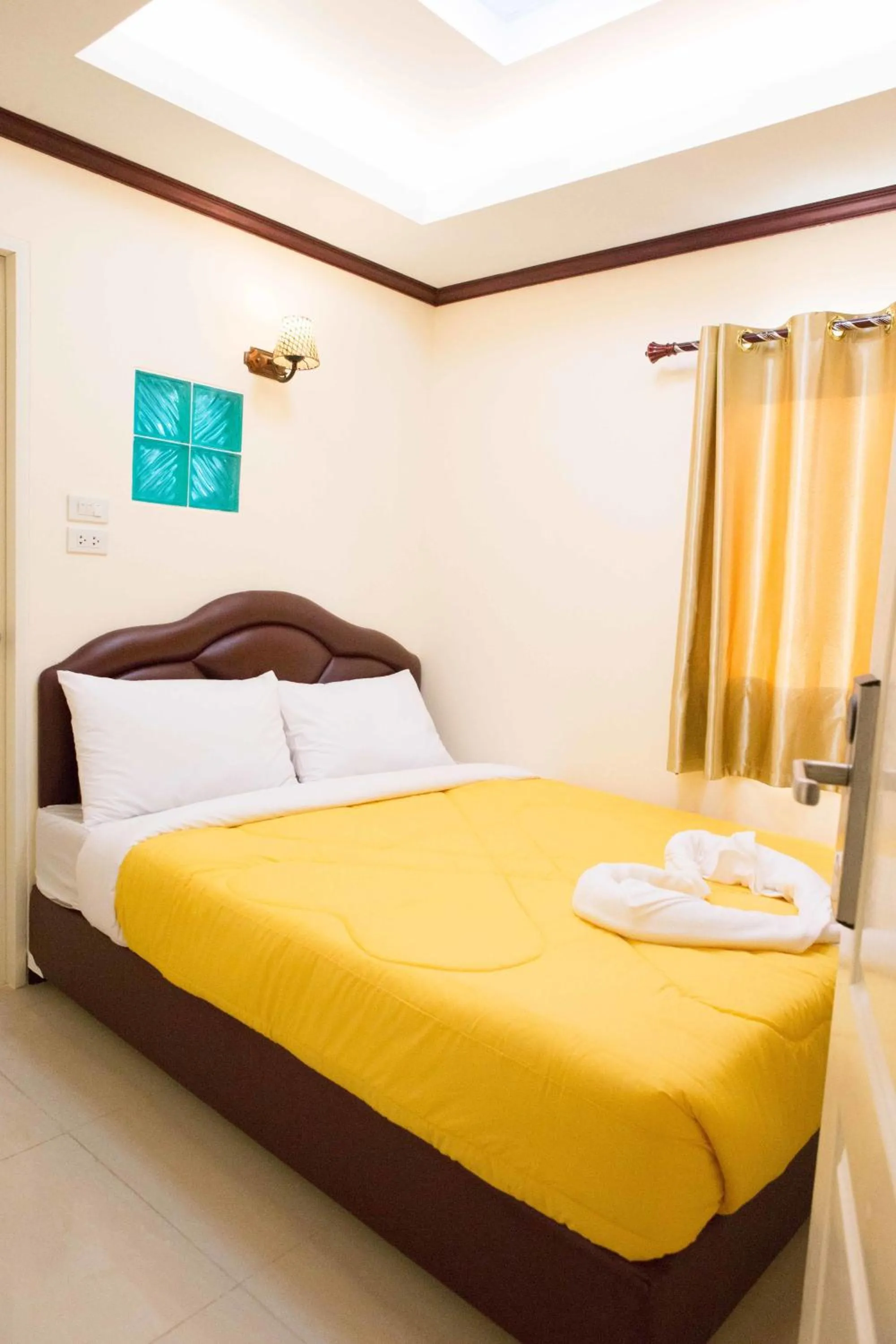 Day, Bed in Honey House 3