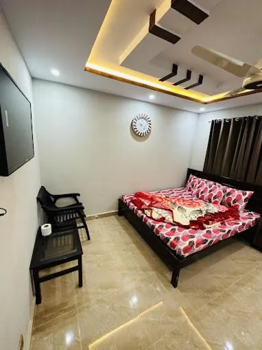 Bed in Moven Inn Hotel Islamabad